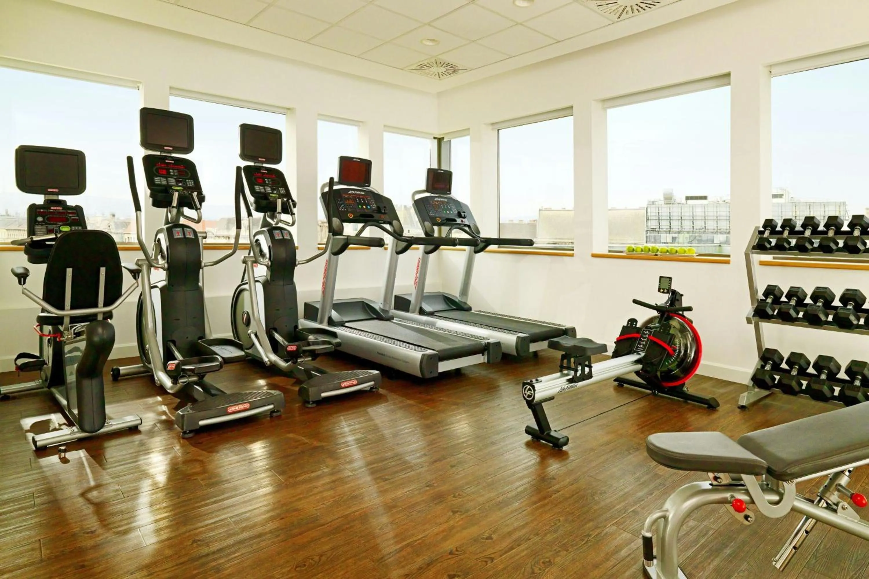 Fitness centre/facilities in Courtyard by Marriott Budapest City Center