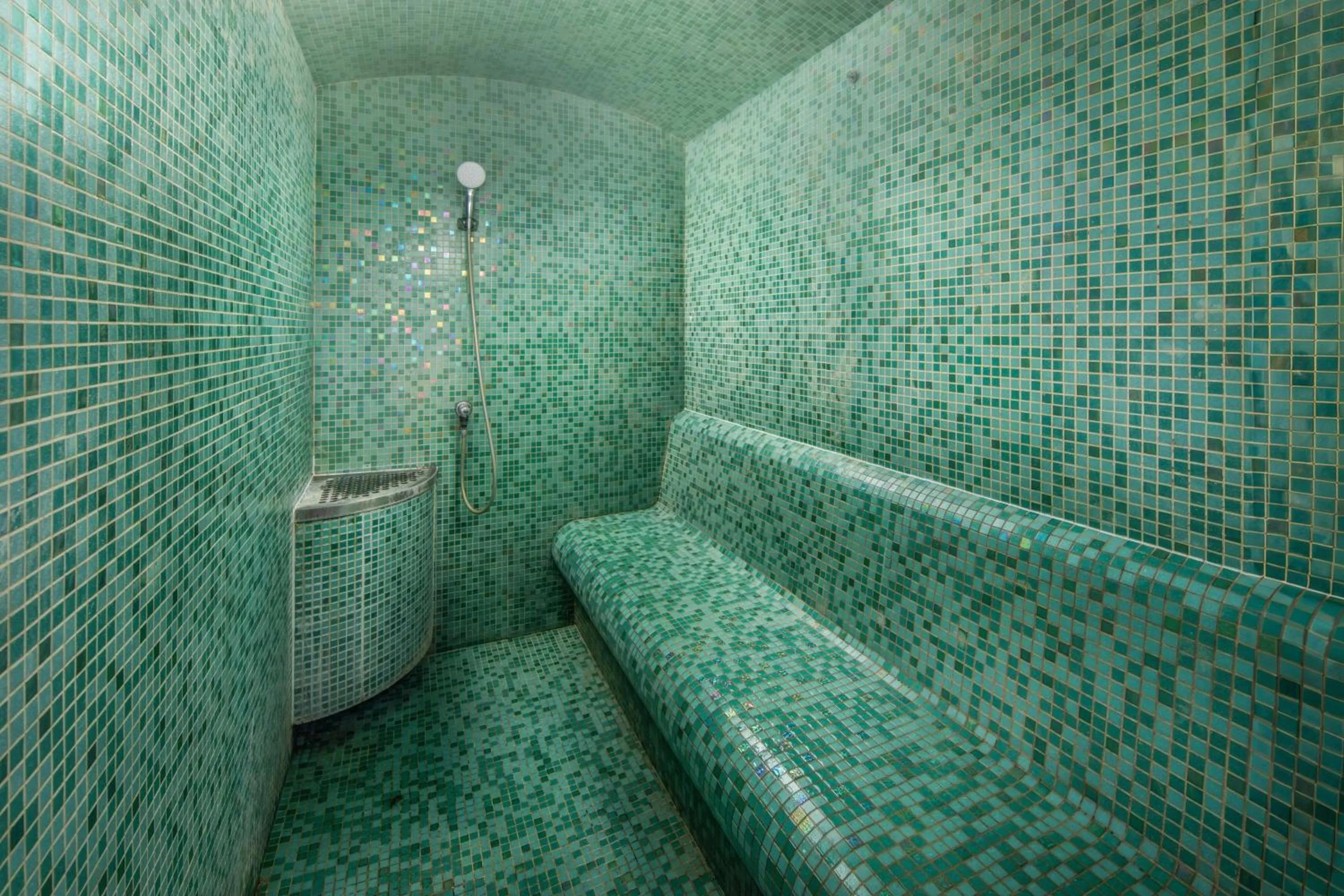 Fitness centre/facilities in Courtyard by Marriott Budapest City Center