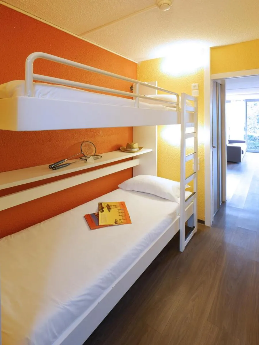 bunk bed in ULVF Le Domaine de l'Olivaie