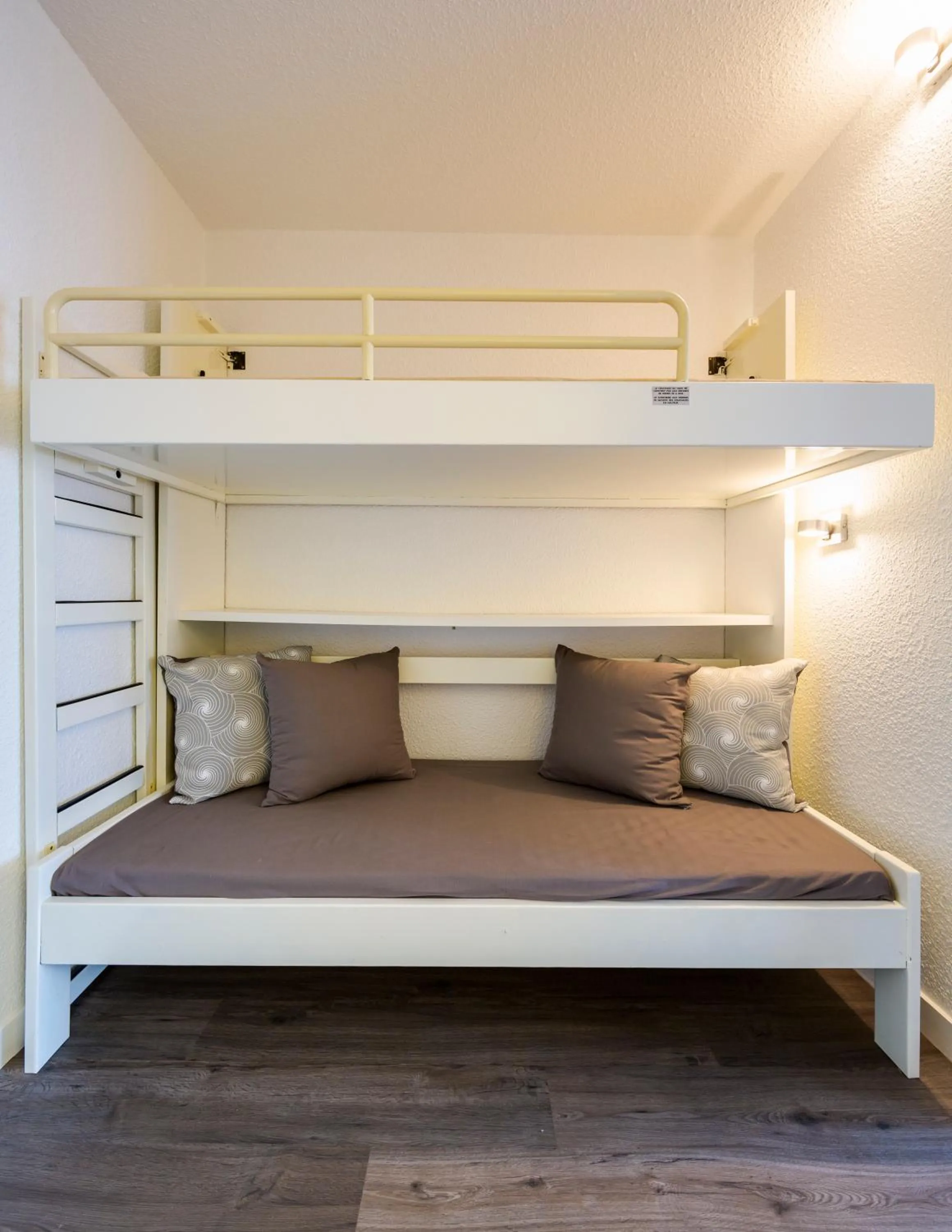 bunk bed in ULVF Le Domaine de l'Olivaie