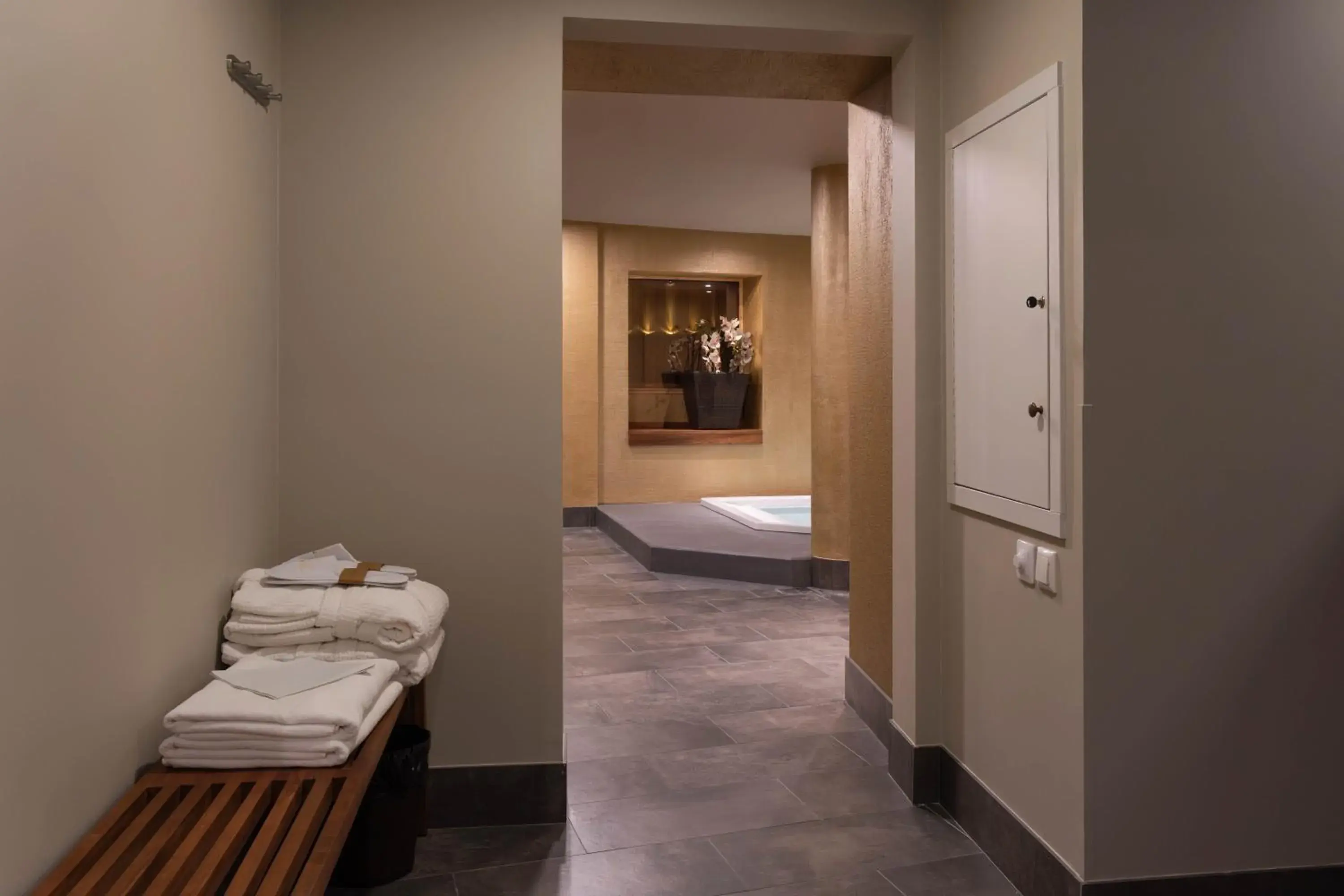 Hot Tub, Bed in My City Hotel Hot Tub, Bed in My City Hotel