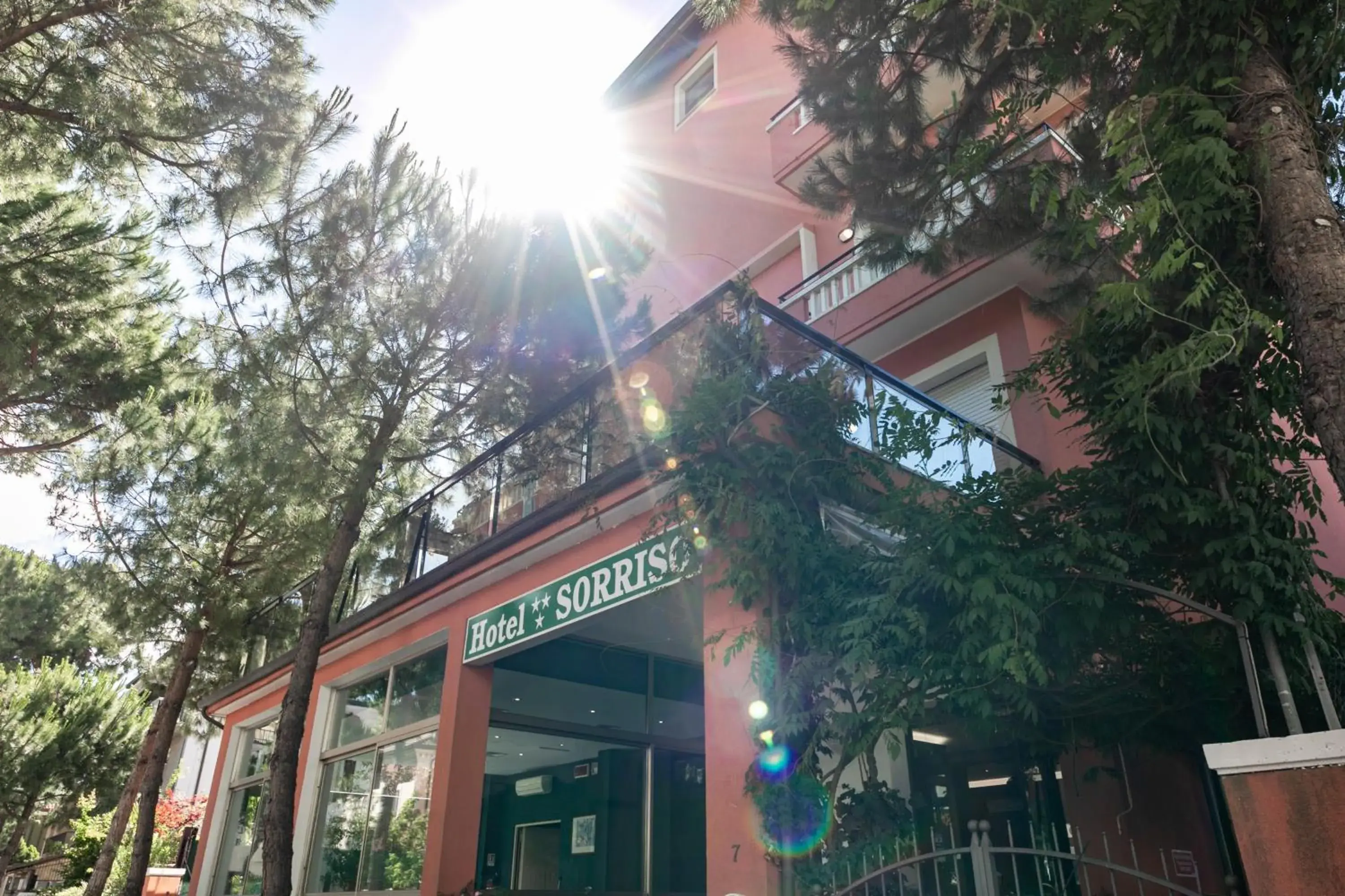 Property building in Hotel Sorriso Property building in Hotel Sorriso