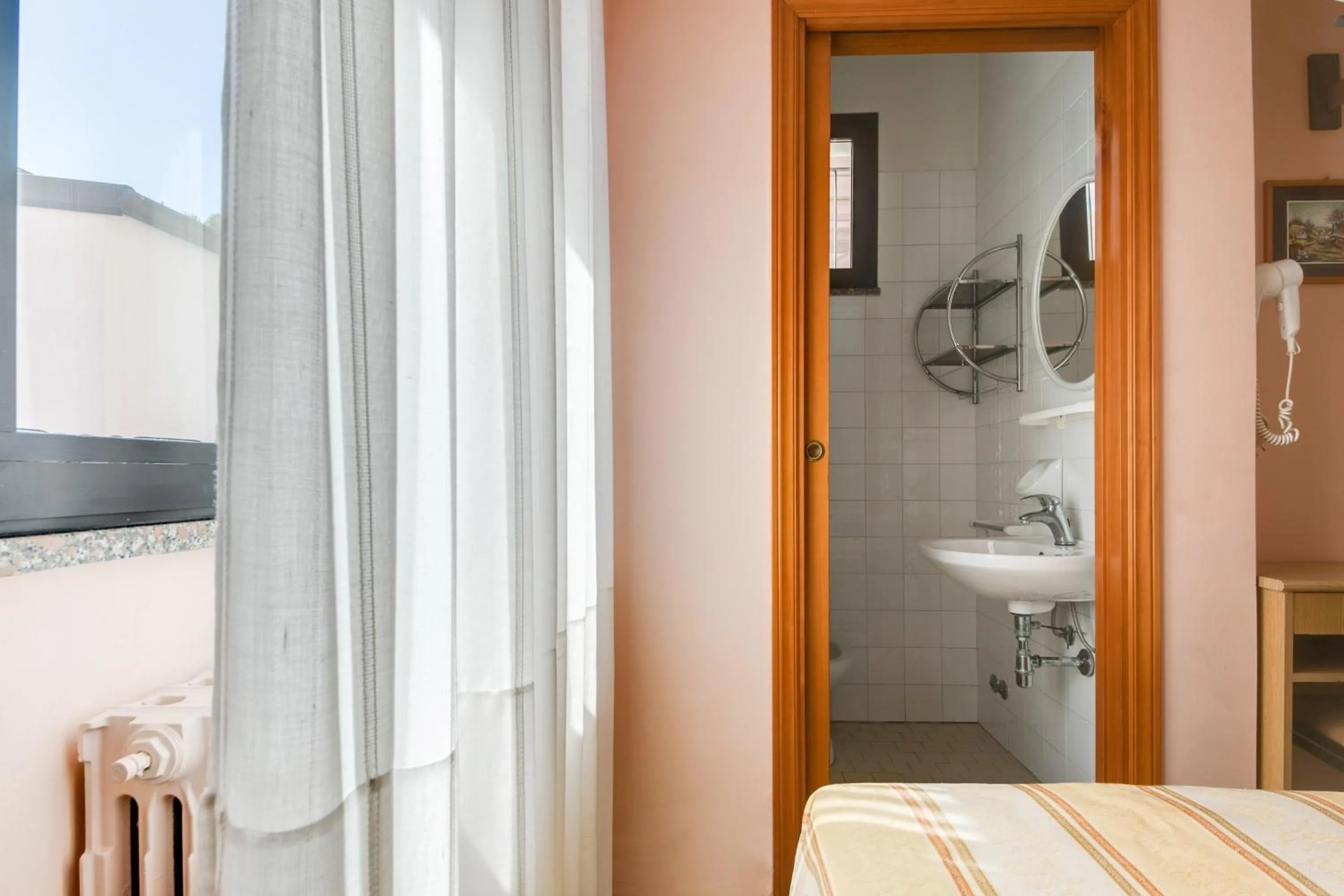 Bathroom, Bed in Hotel Sorriso