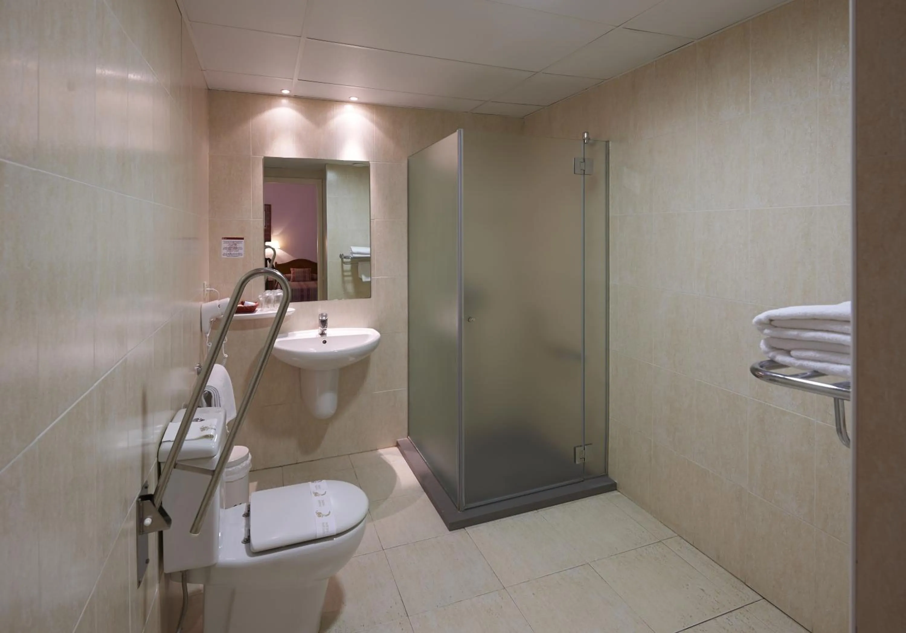 Shower in Hotel Abat Cisneros Montserrat