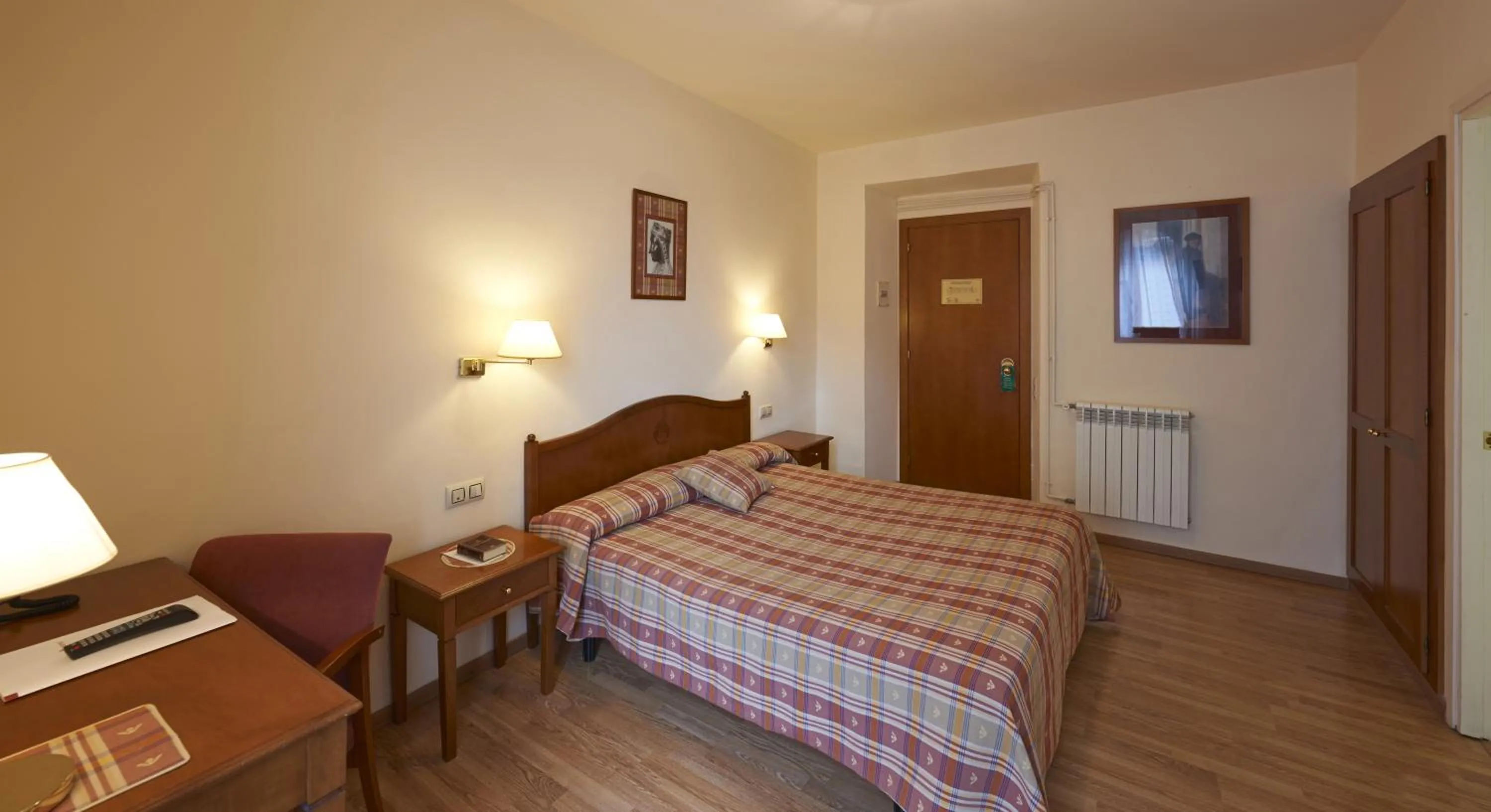 Bedroom, Bed in Hotel Abat Cisneros Montserrat