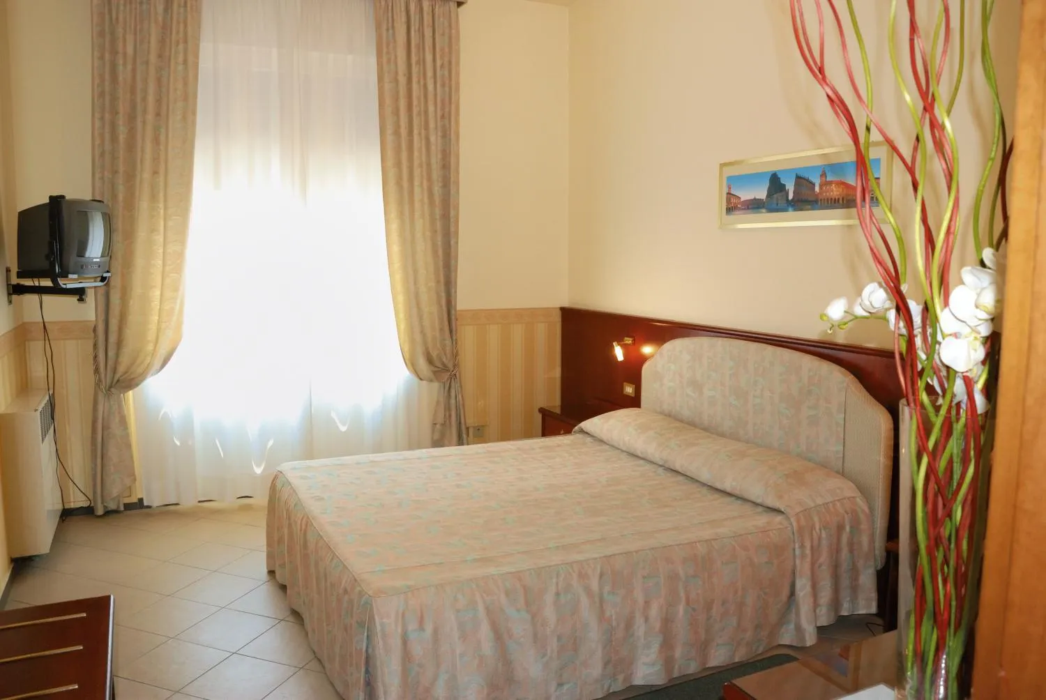 Photo of the whole room, Bed in Hotel Olimpic