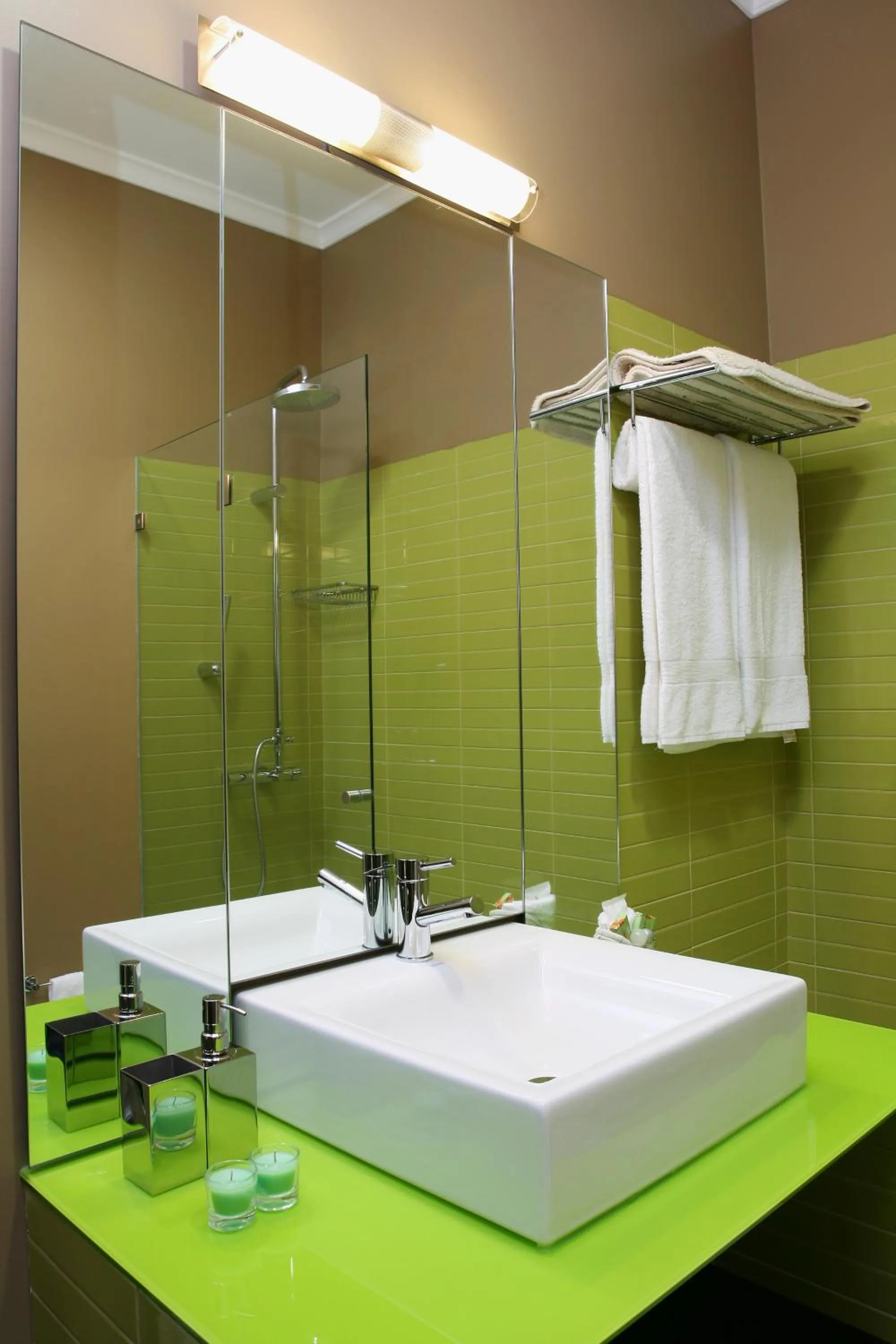 Shower in Quinta Da Pereira E Enricas Agro-Turismo