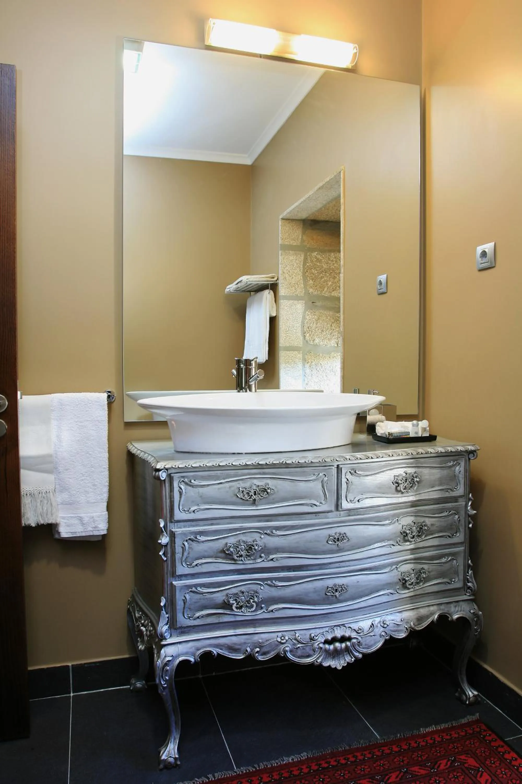 Shower in Quinta Da Pereira E Enricas Agro-Turismo