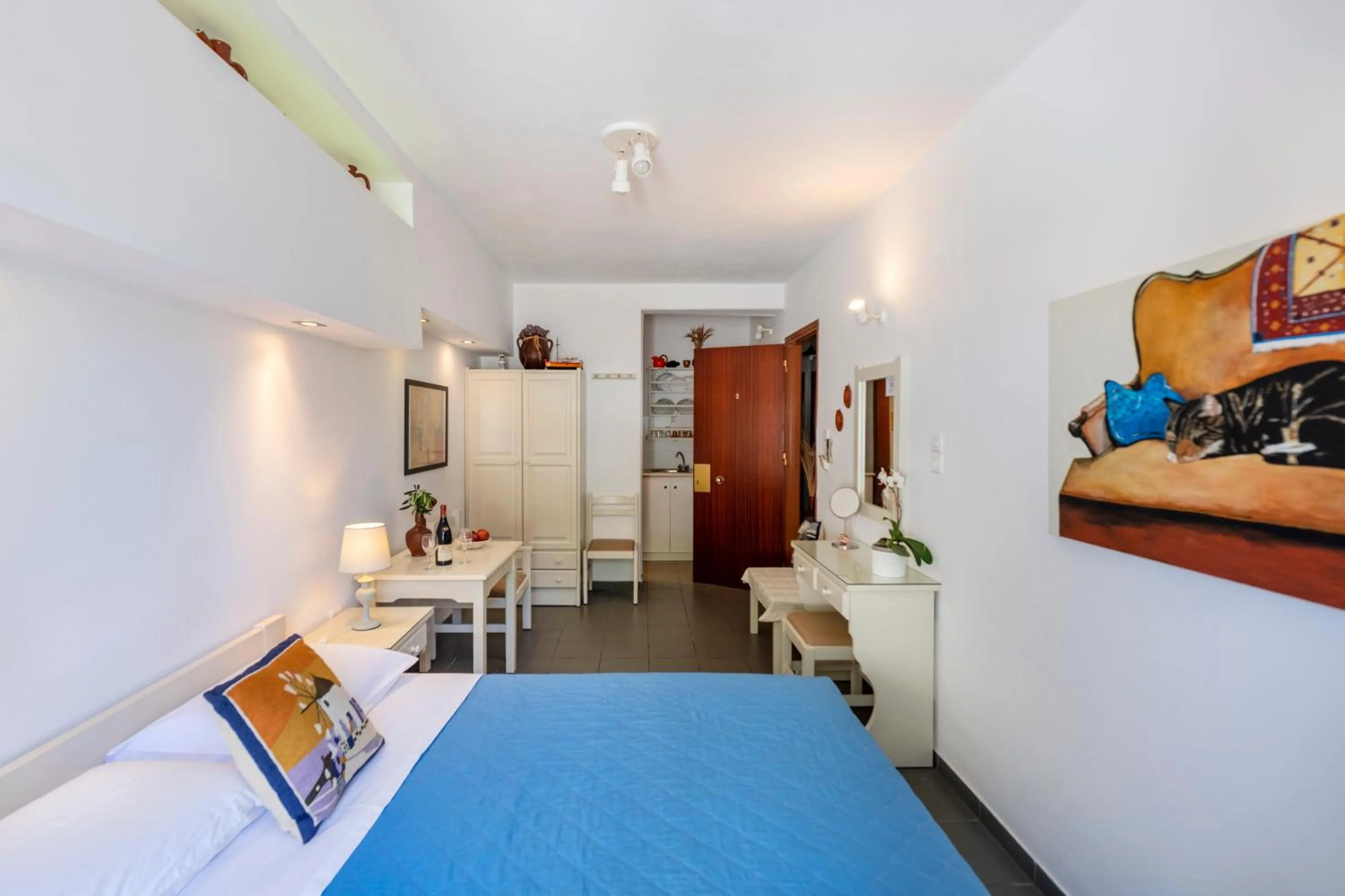 Photo of the whole room, Bed in Margarita Studios