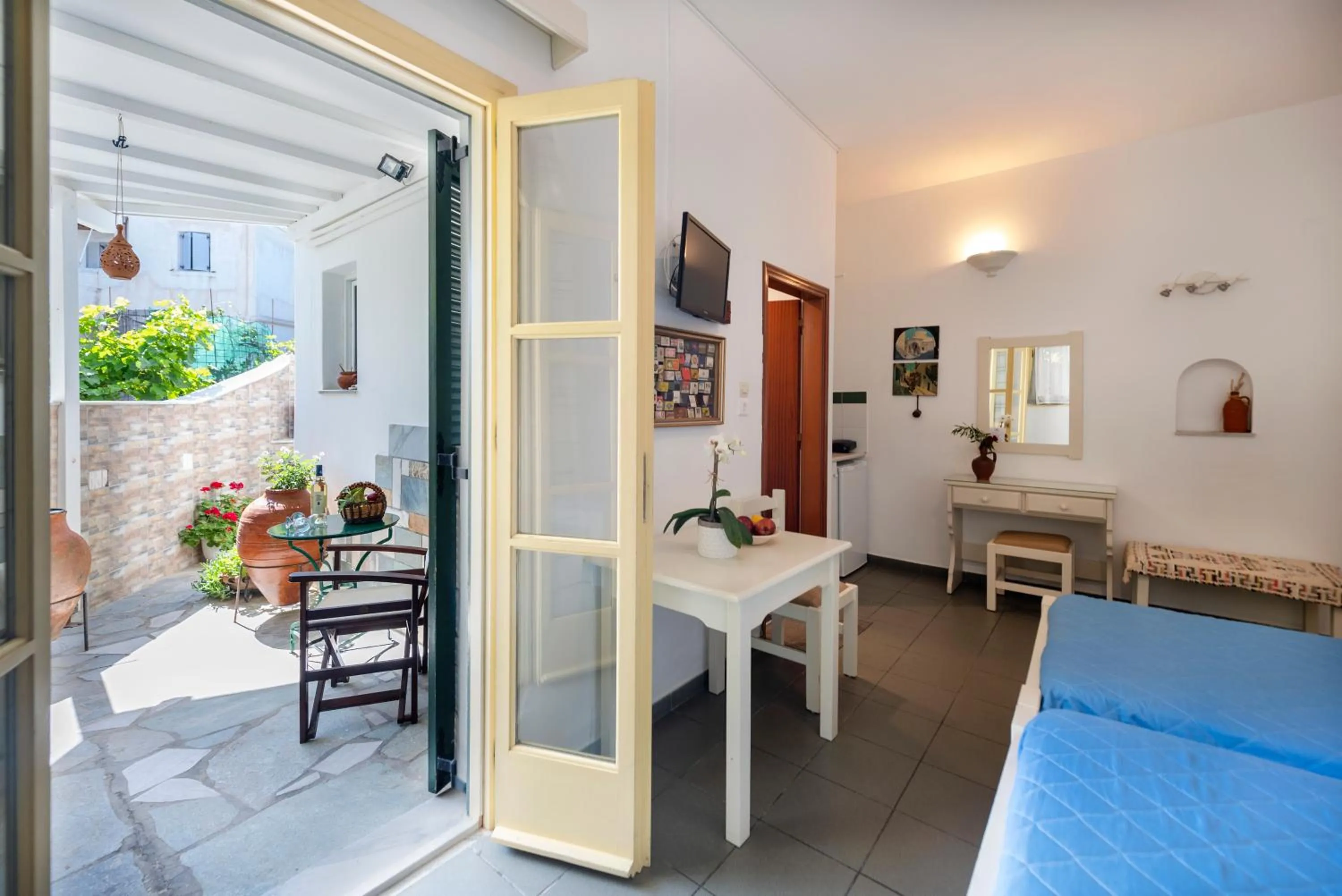 Living room, Bed in Margarita Studios