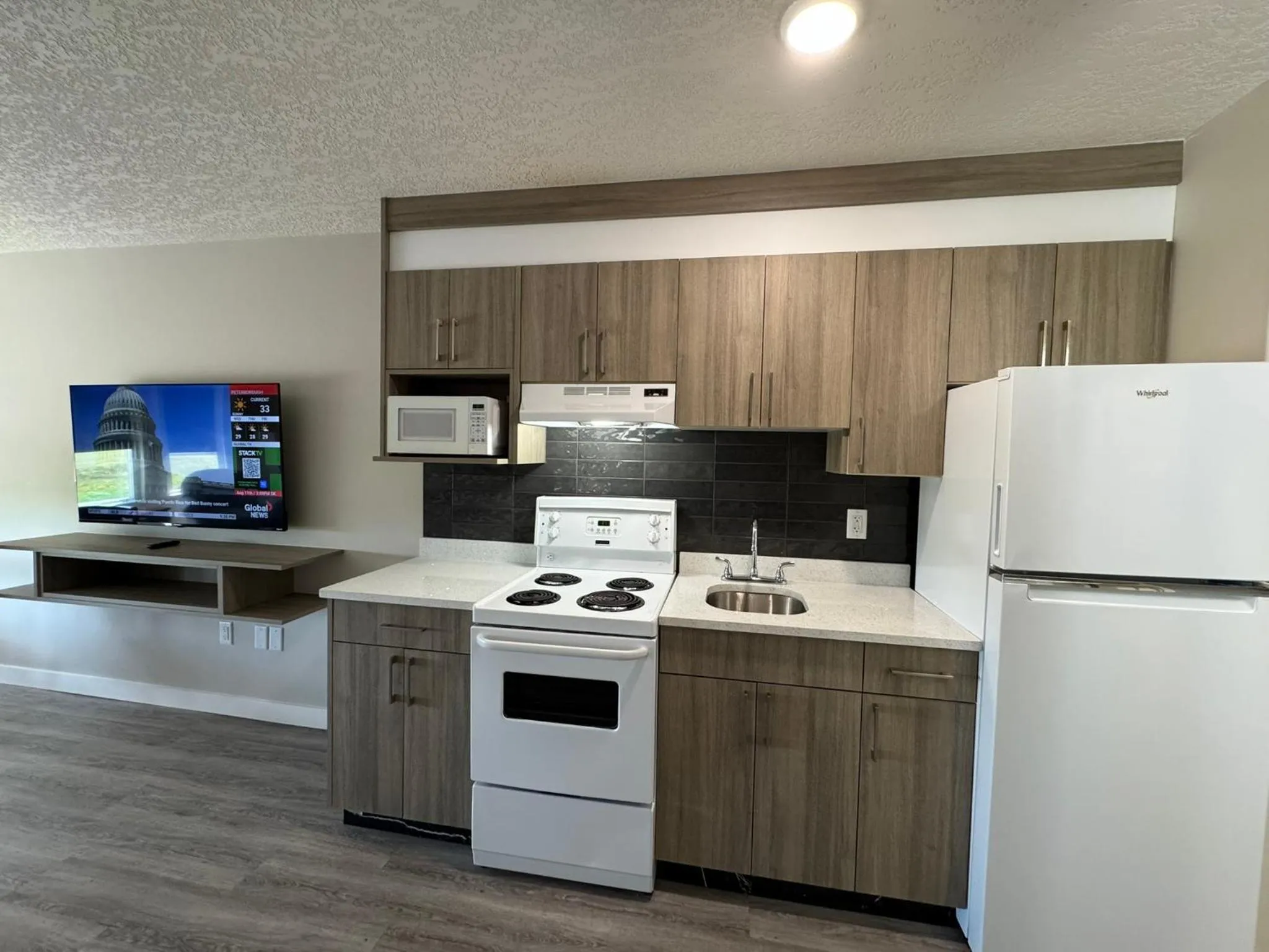 Kitchen or kitchenette in Western Budget Motel Leduc #3