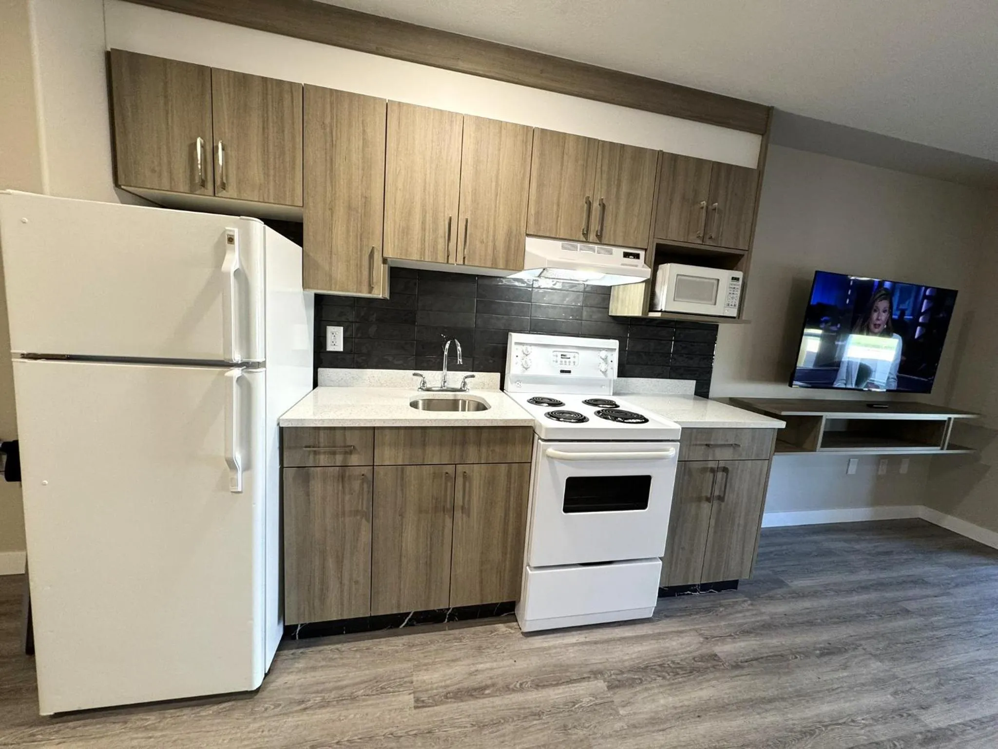 Kitchen or kitchenette in Western Budget Motel Leduc #3