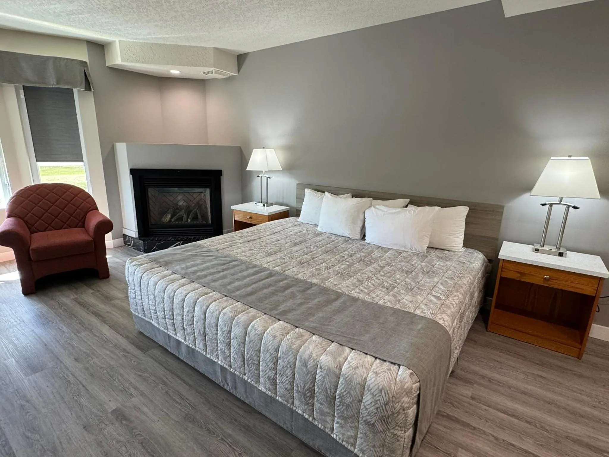 Bed in Western Budget Motel Leduc #3