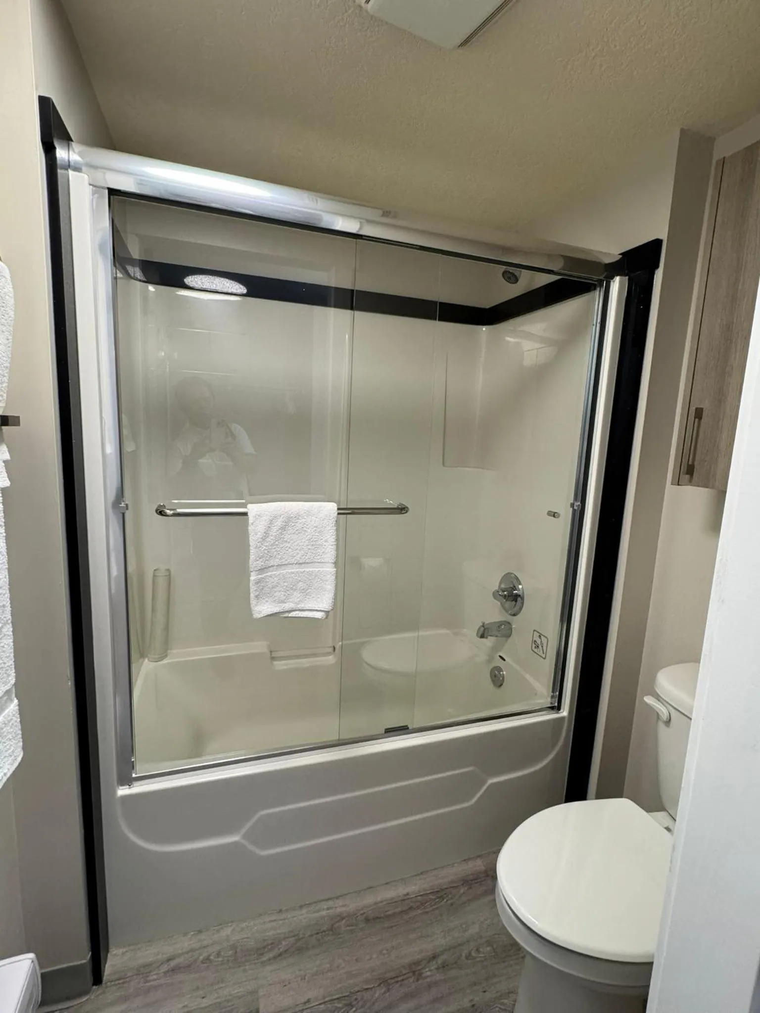 Shower in Western Budget Motel Leduc #3