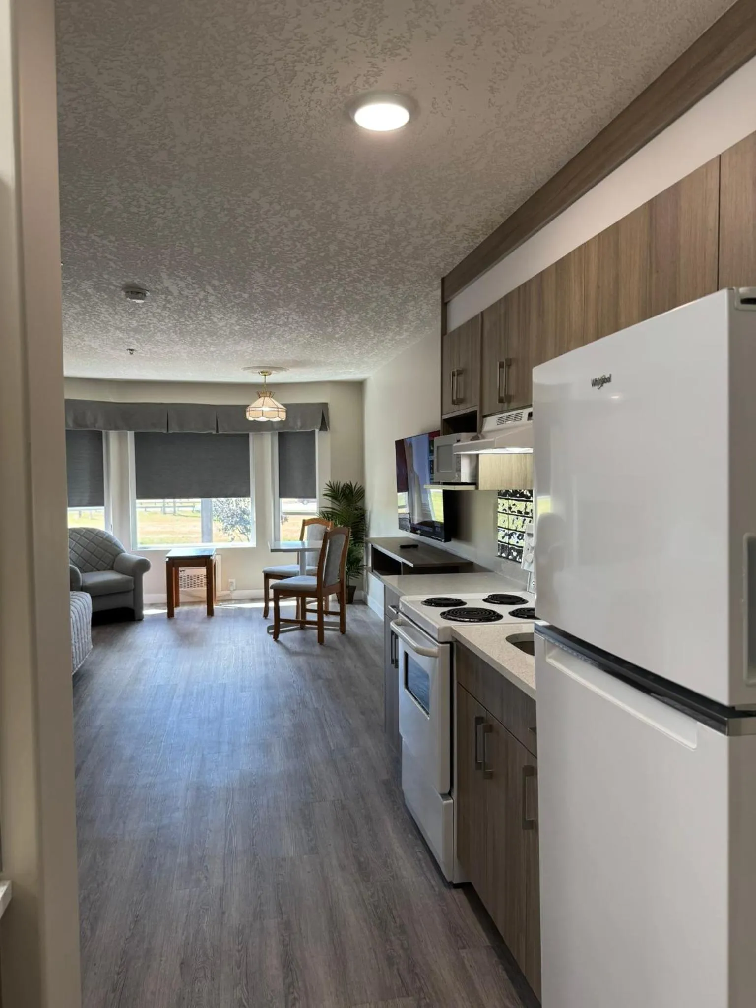 Kitchen or kitchenette in Western Budget Motel Leduc #3