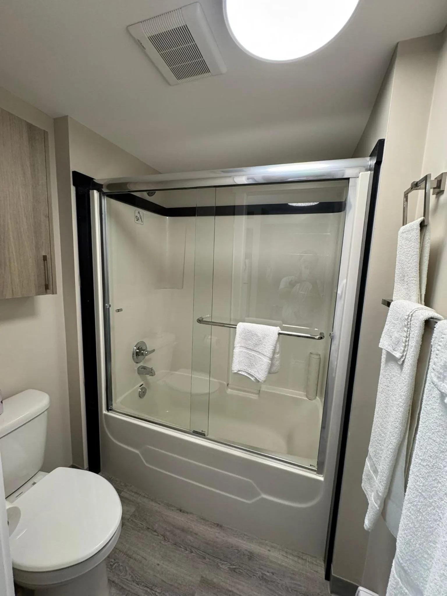 Shower in Western Budget Motel Leduc #3