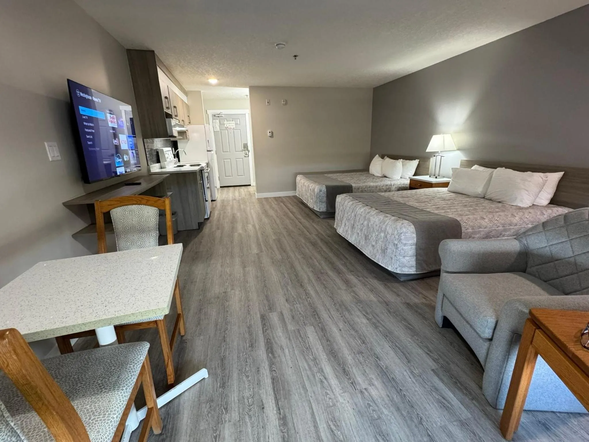 Photo of the whole room, Bed in Western Budget Motel Leduc #3