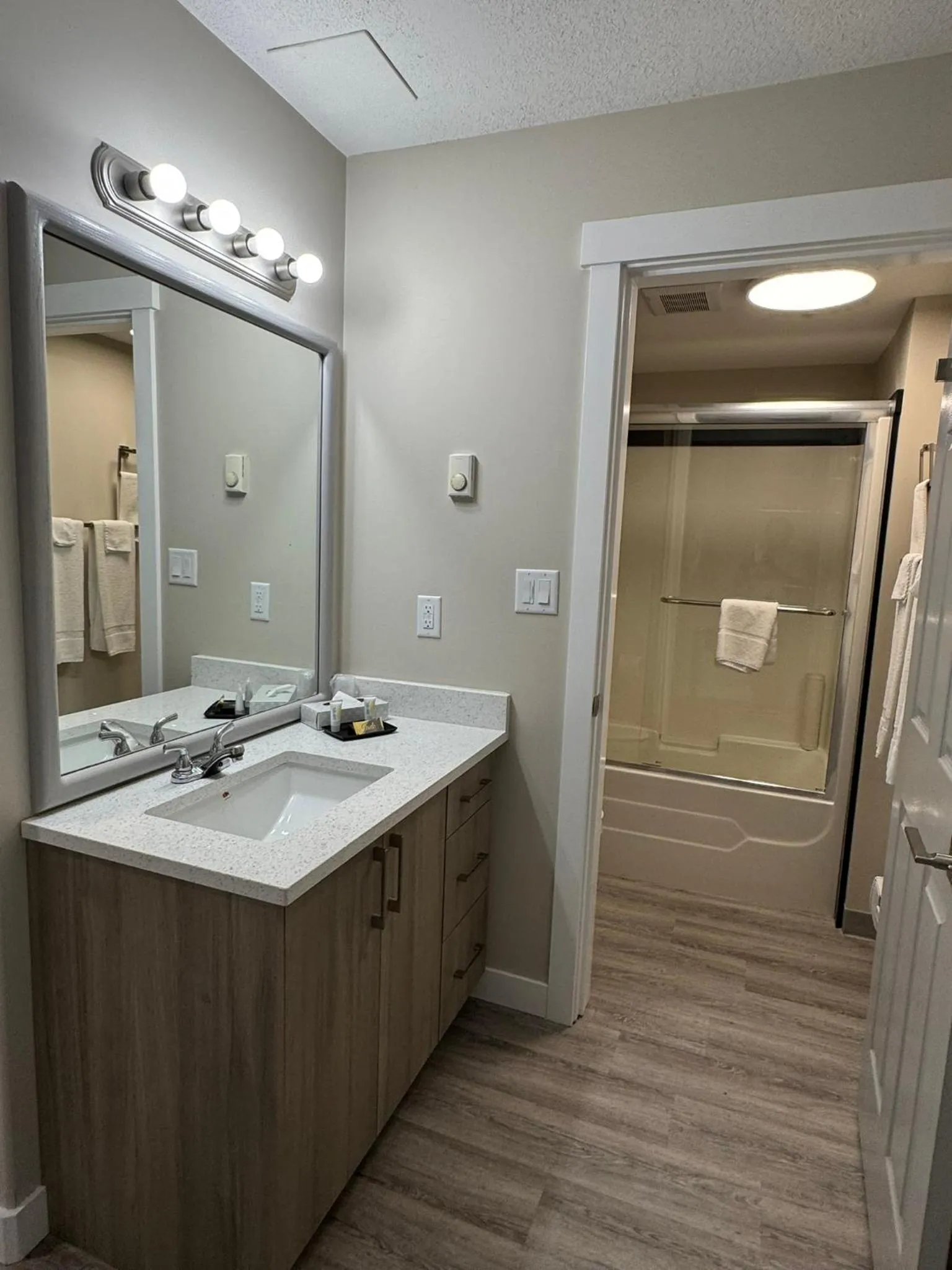 Shower in Western Budget Motel Leduc #3