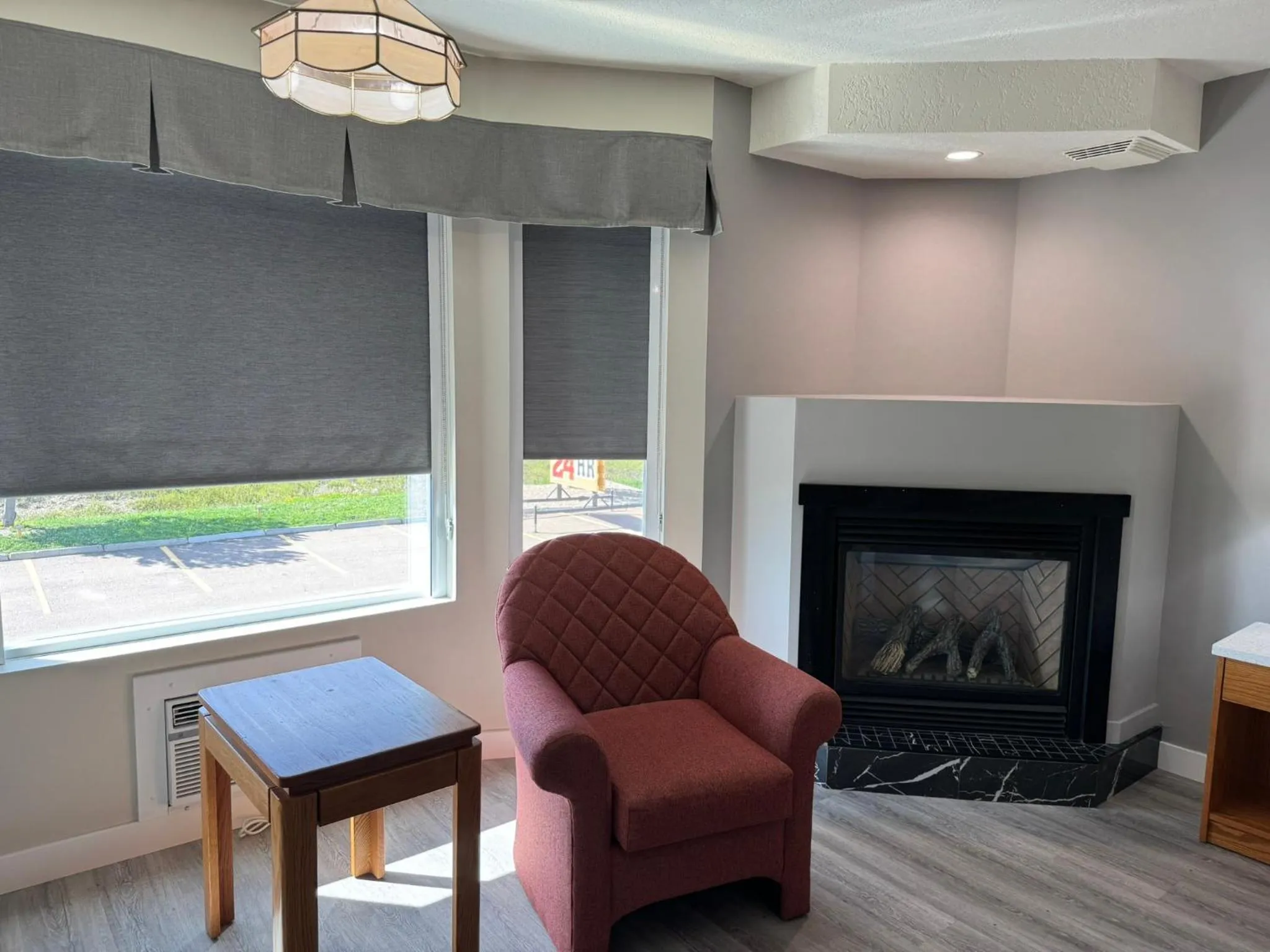 Seating area in Western Budget Motel Leduc #3