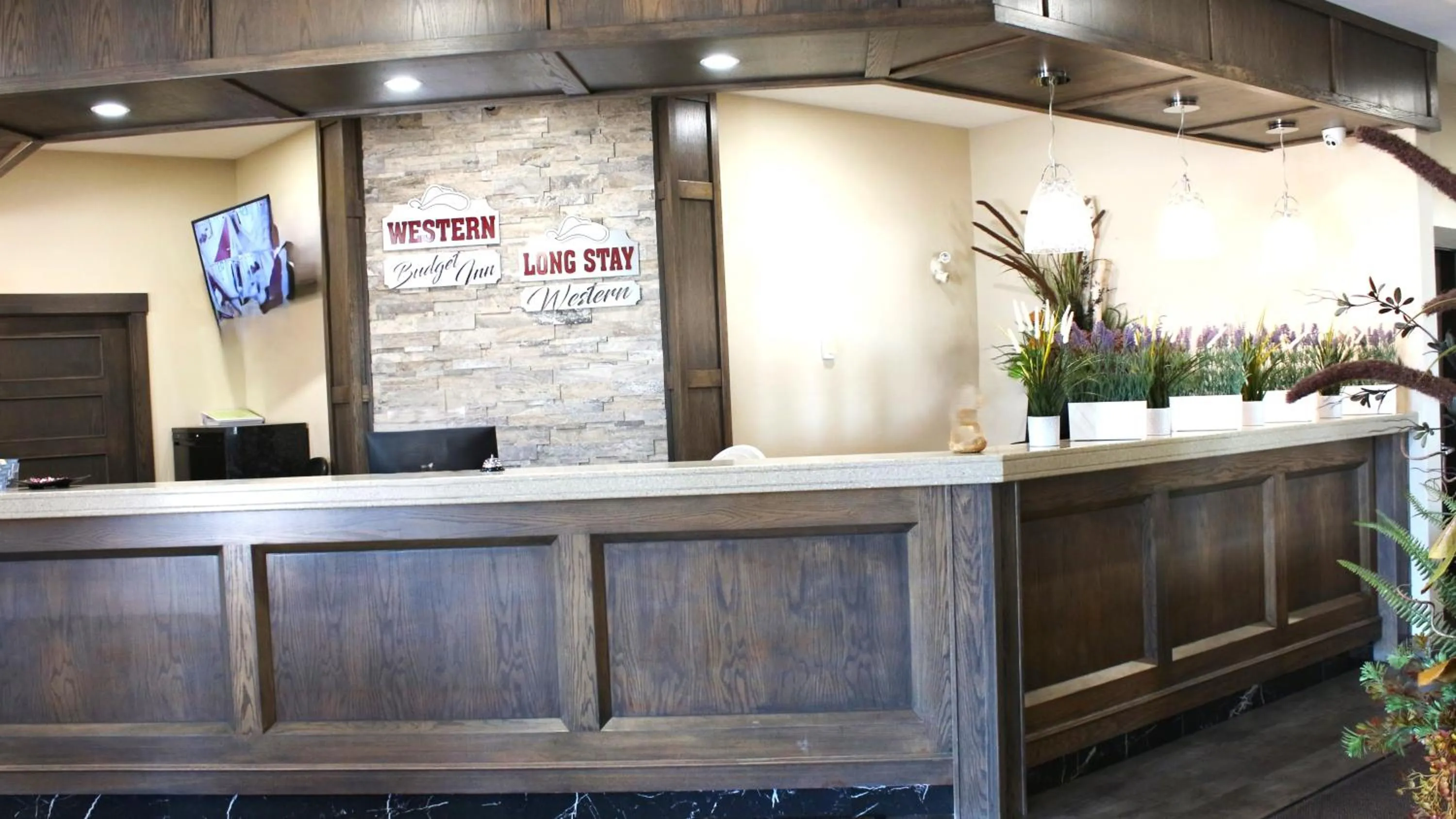Lobby or reception in Western Budget Motel Leduc #3