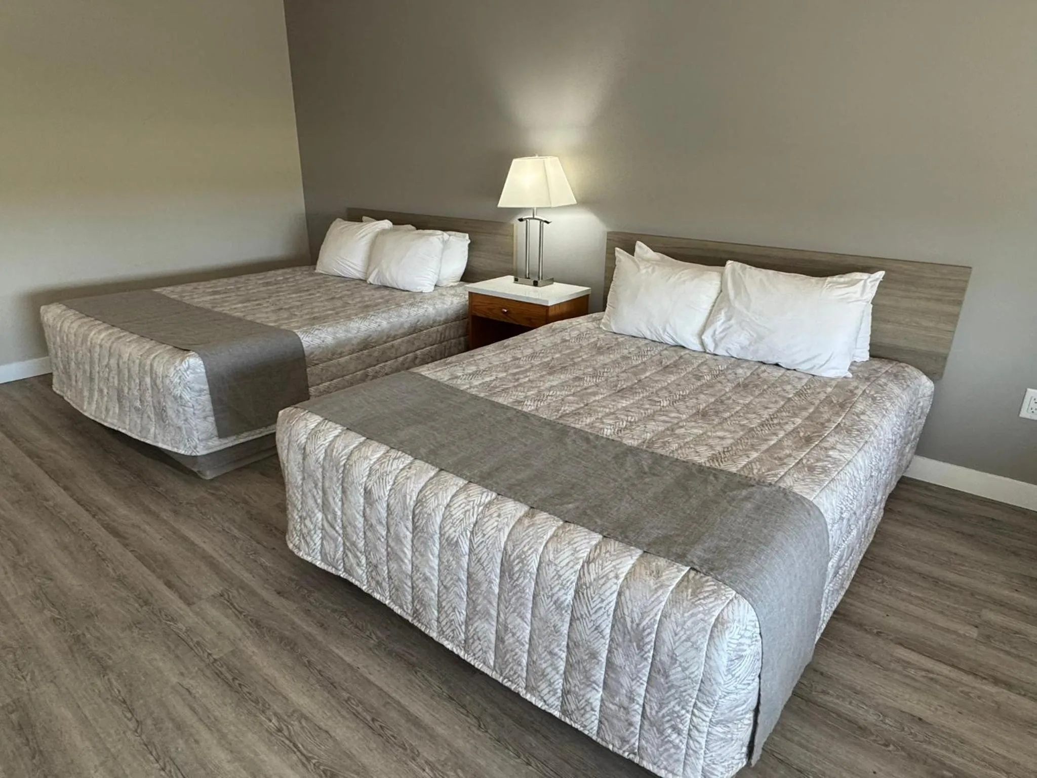 Bed in Western Budget Motel Leduc #3