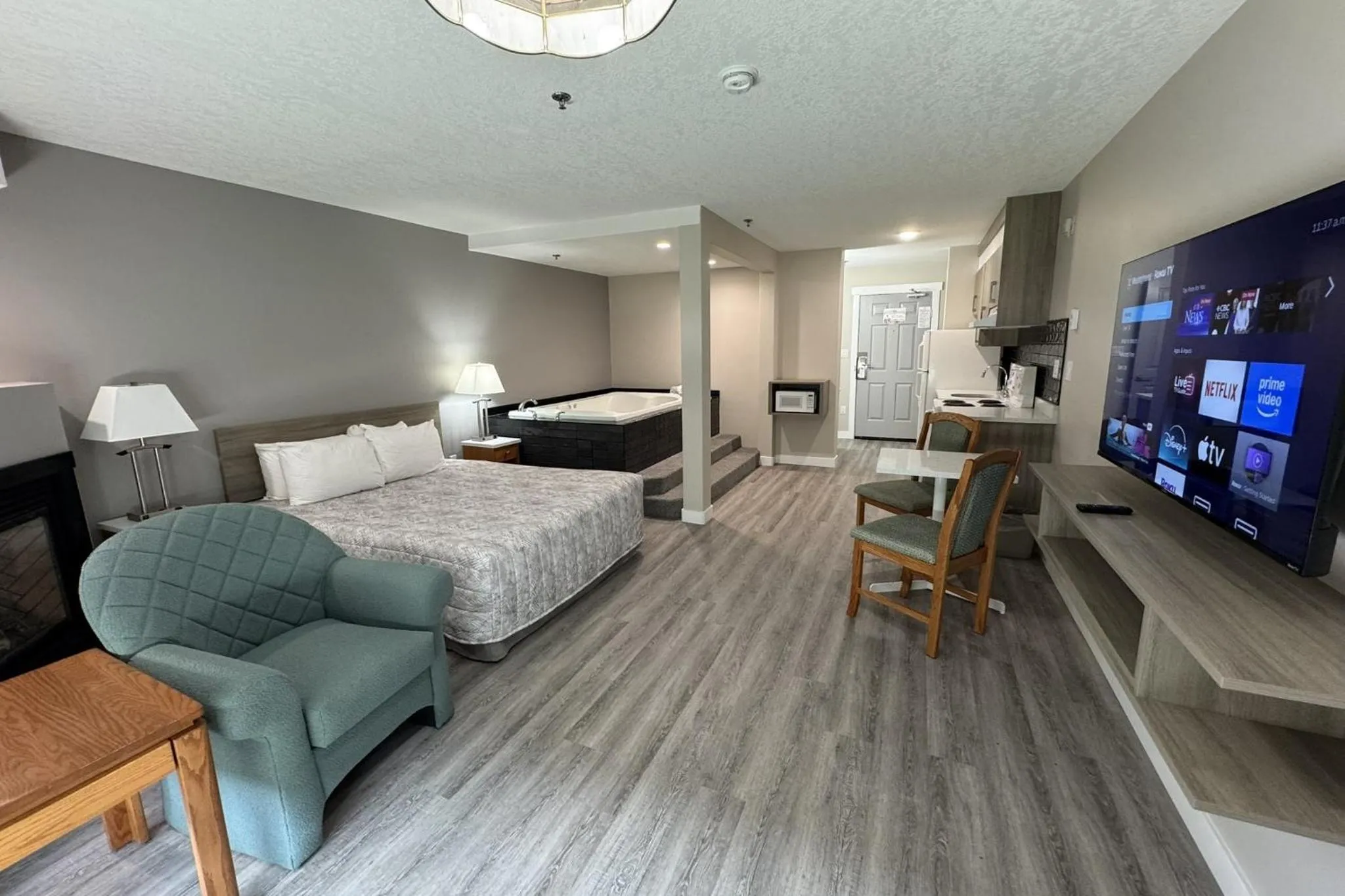 Photo of the whole room, Bed in Western Budget Motel Leduc #3