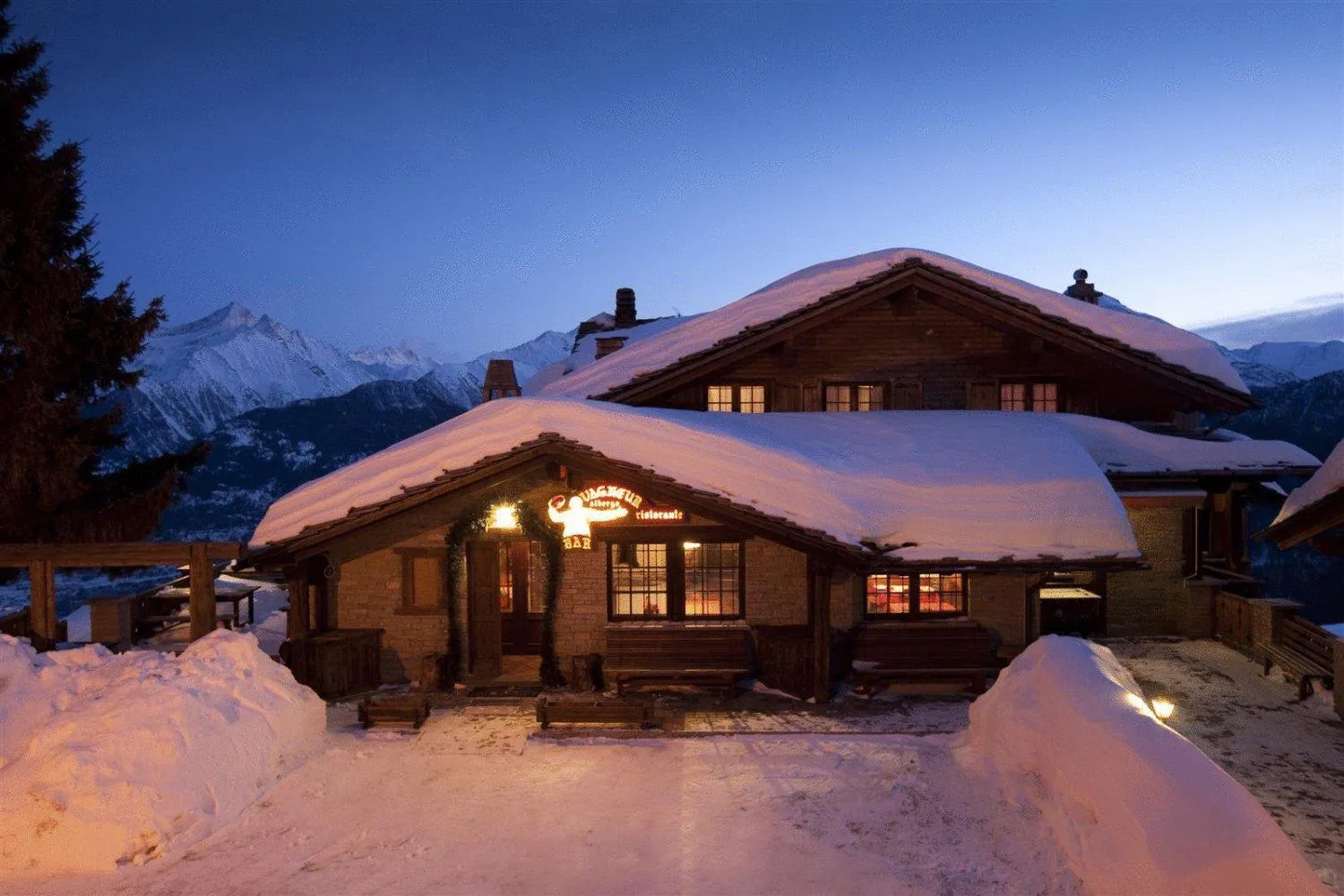 Facade/entrance in Hotel Ristoro Vagneur
