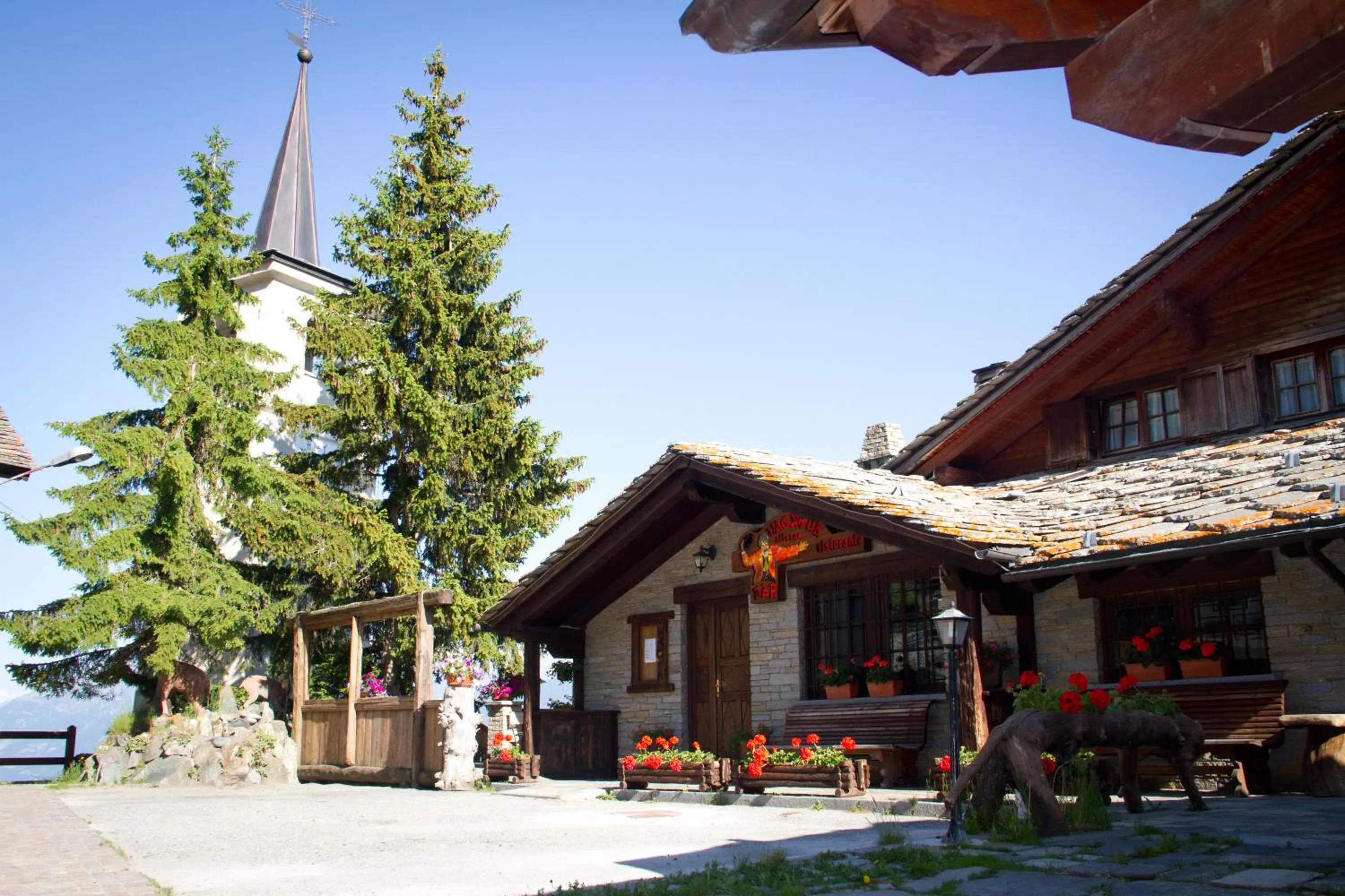 Facade/entrance in Hotel Ristoro Vagneur