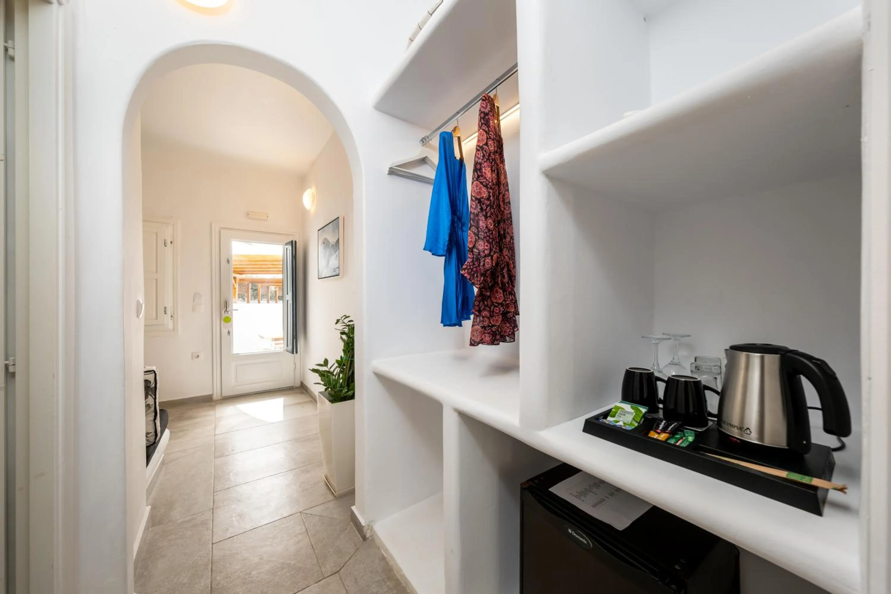 Coffee/tea facilities in Amaze Suites