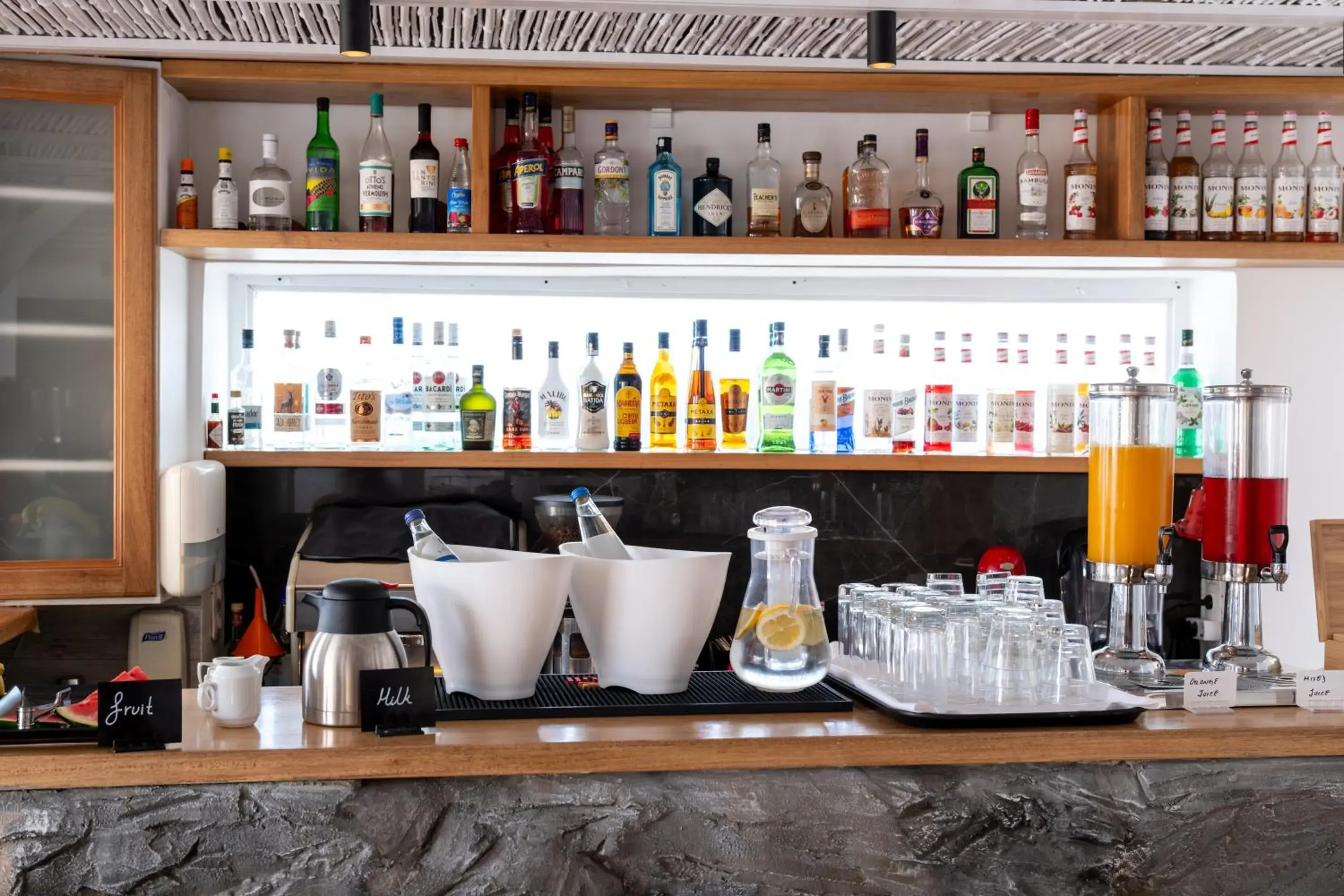 Lounge or bar in Amaze Suites Lounge or bar in Amaze Suites