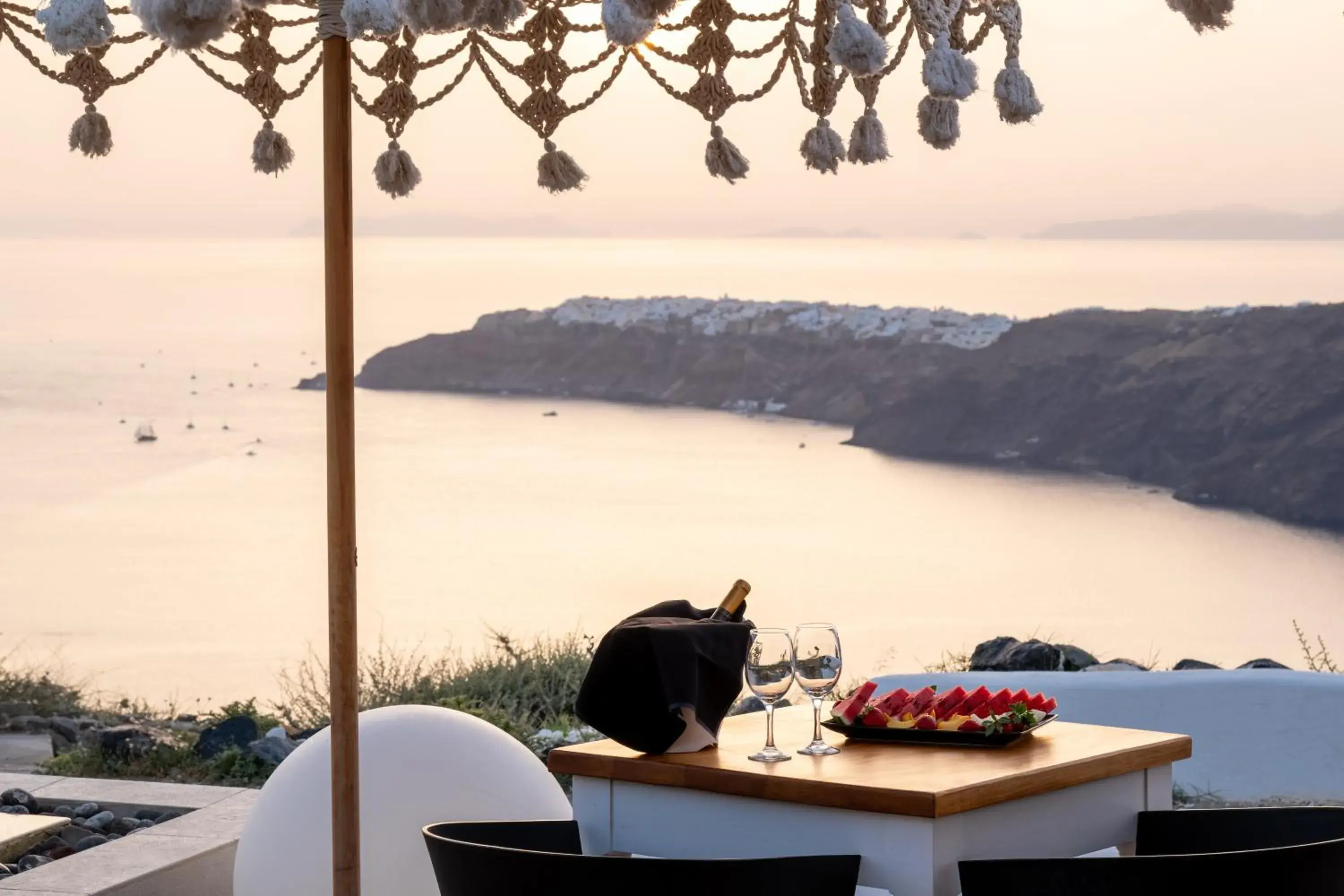 Restaurant/places to eat in Amaze Suites Restaurant/places to eat in Amaze Suites