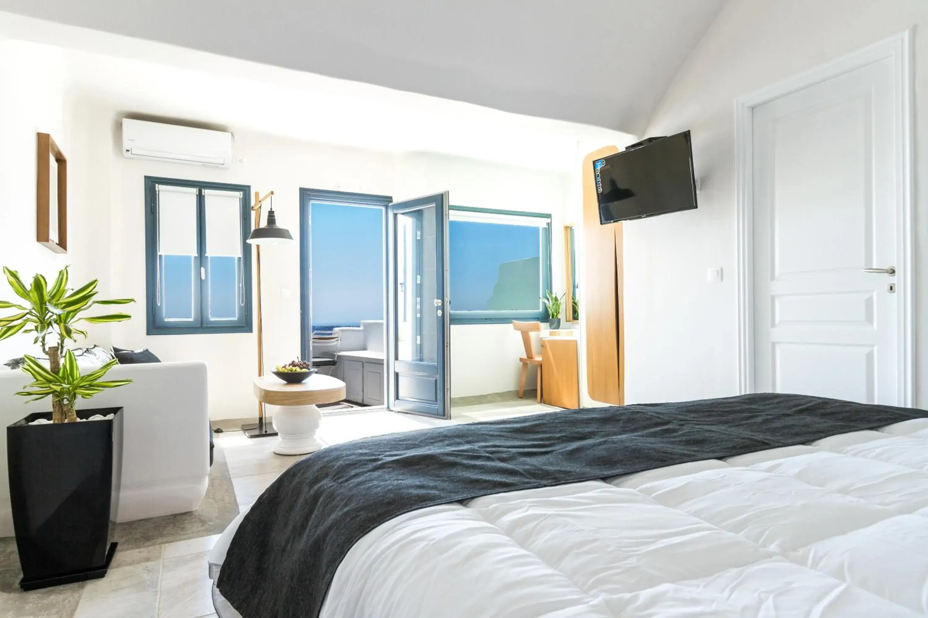 Photo of the whole room, Bed in Amaze Suites Photo of the whole room, Bed in Amaze Suites