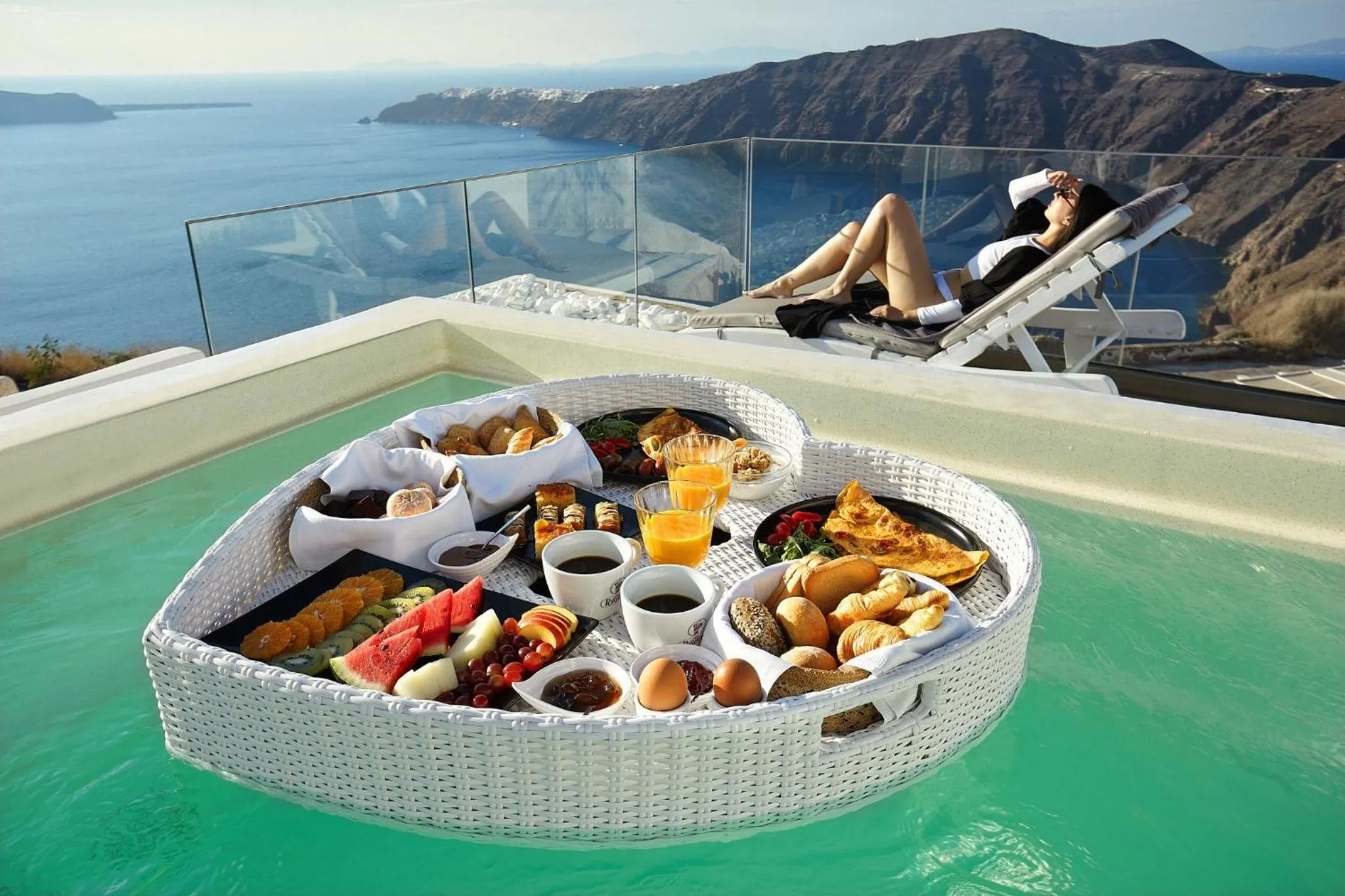 Breakfast in Amaze Suites