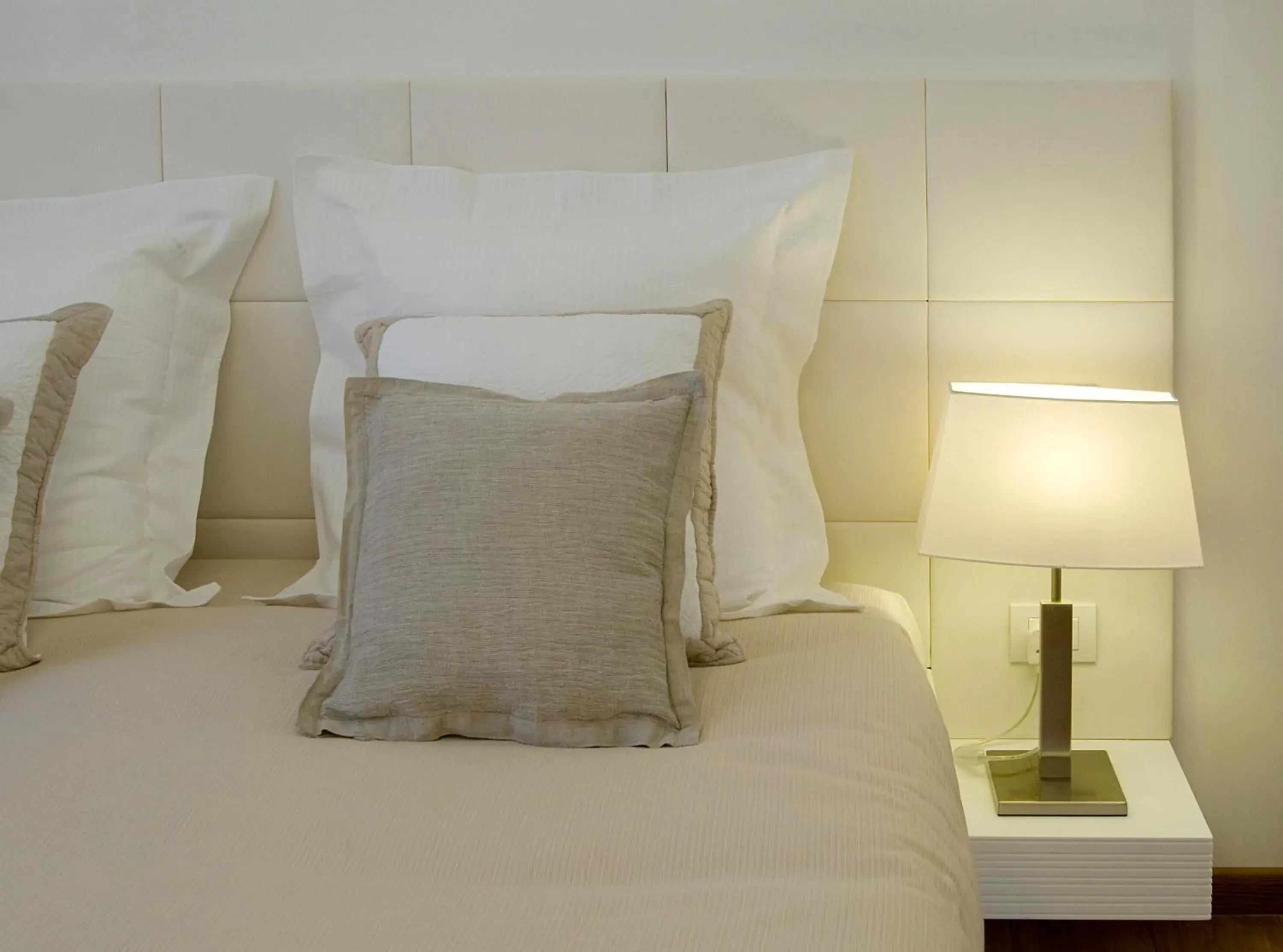 Bed in Gigli D'Oro Suite Bed in Gigli D'Oro Suite