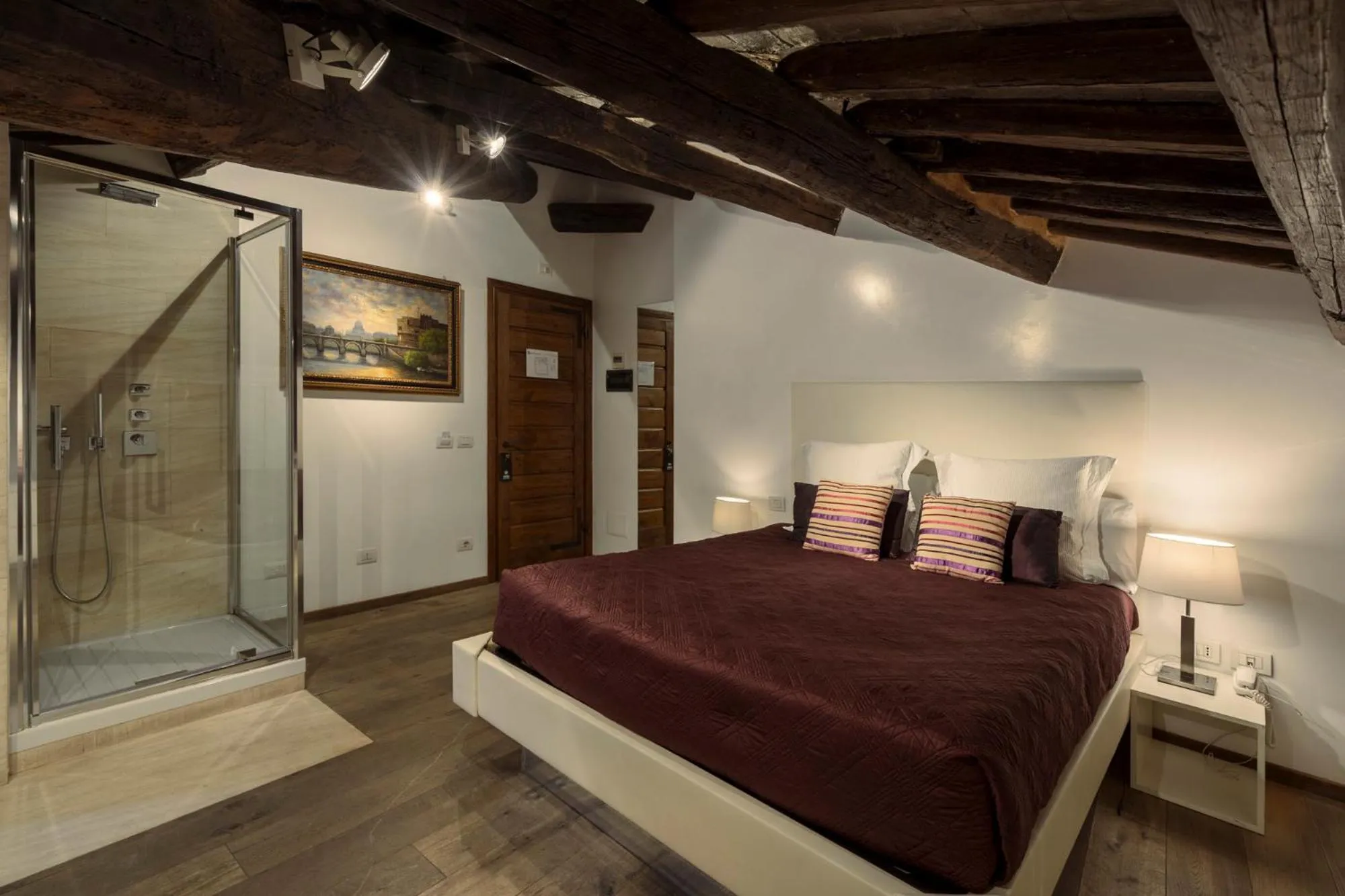 Hot Tub, Bed in Gigli D'Oro Suite