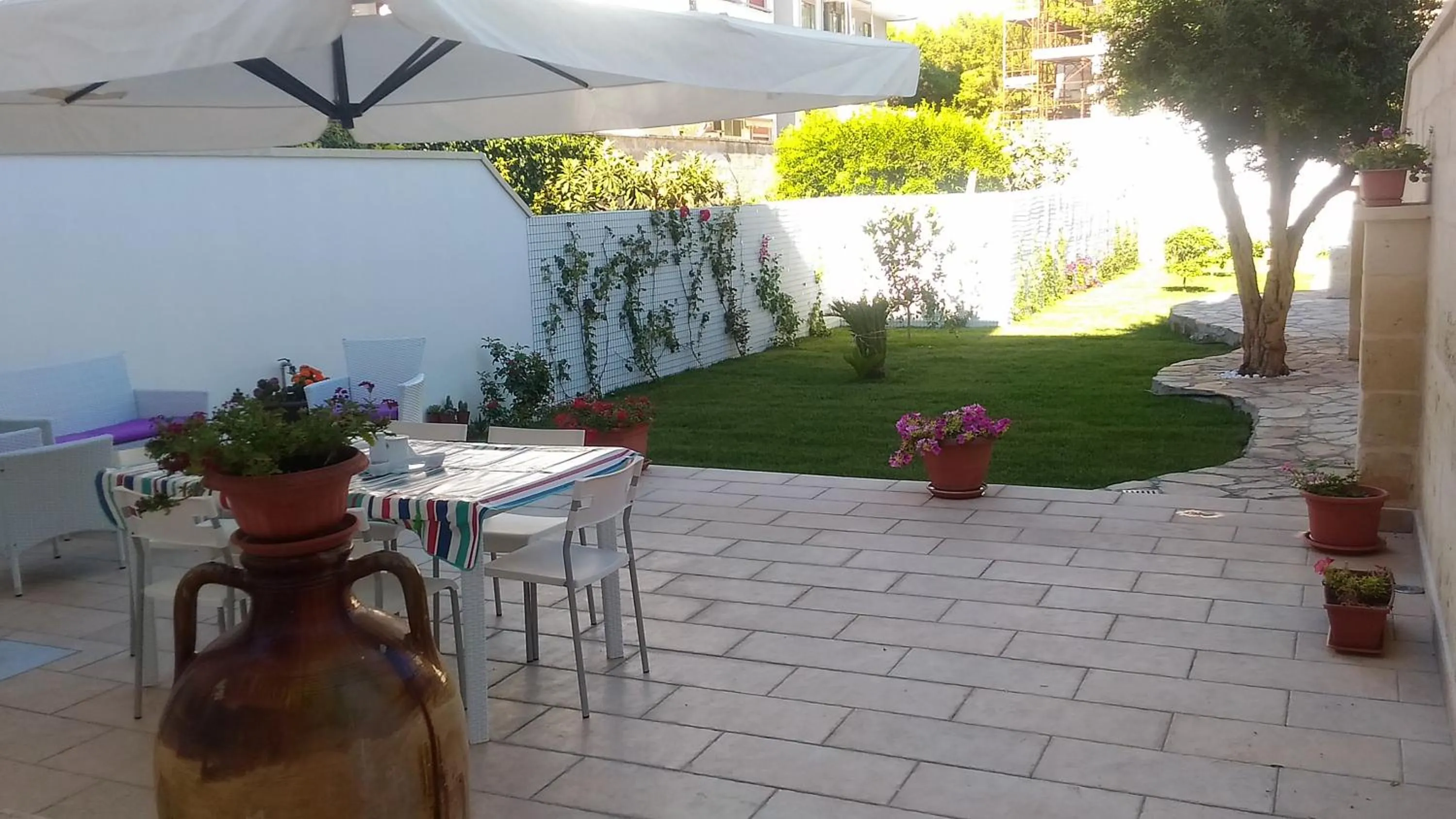 Garden view in B&B Excelsior