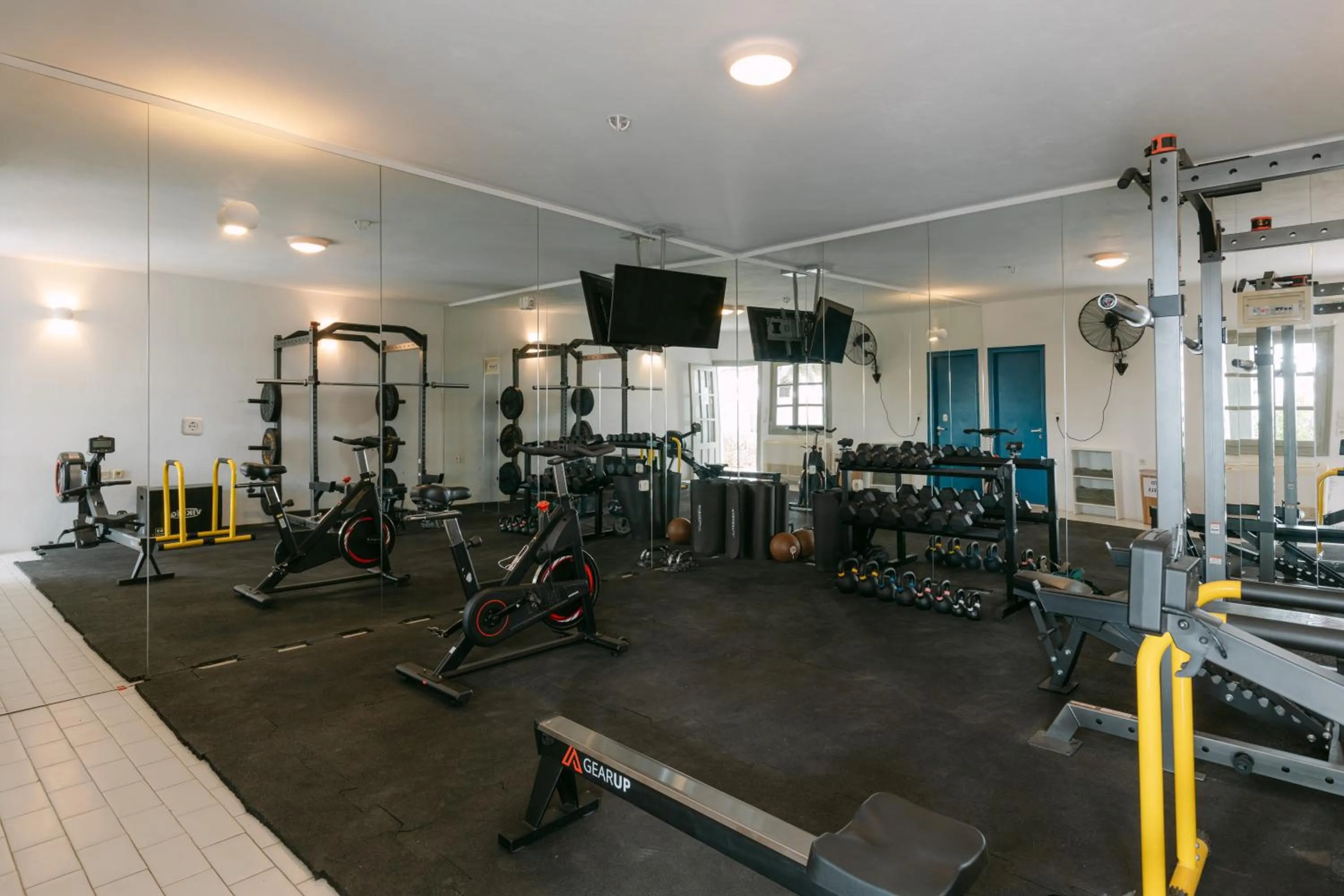 Fitness centre/facilities in Pnoi Hotel