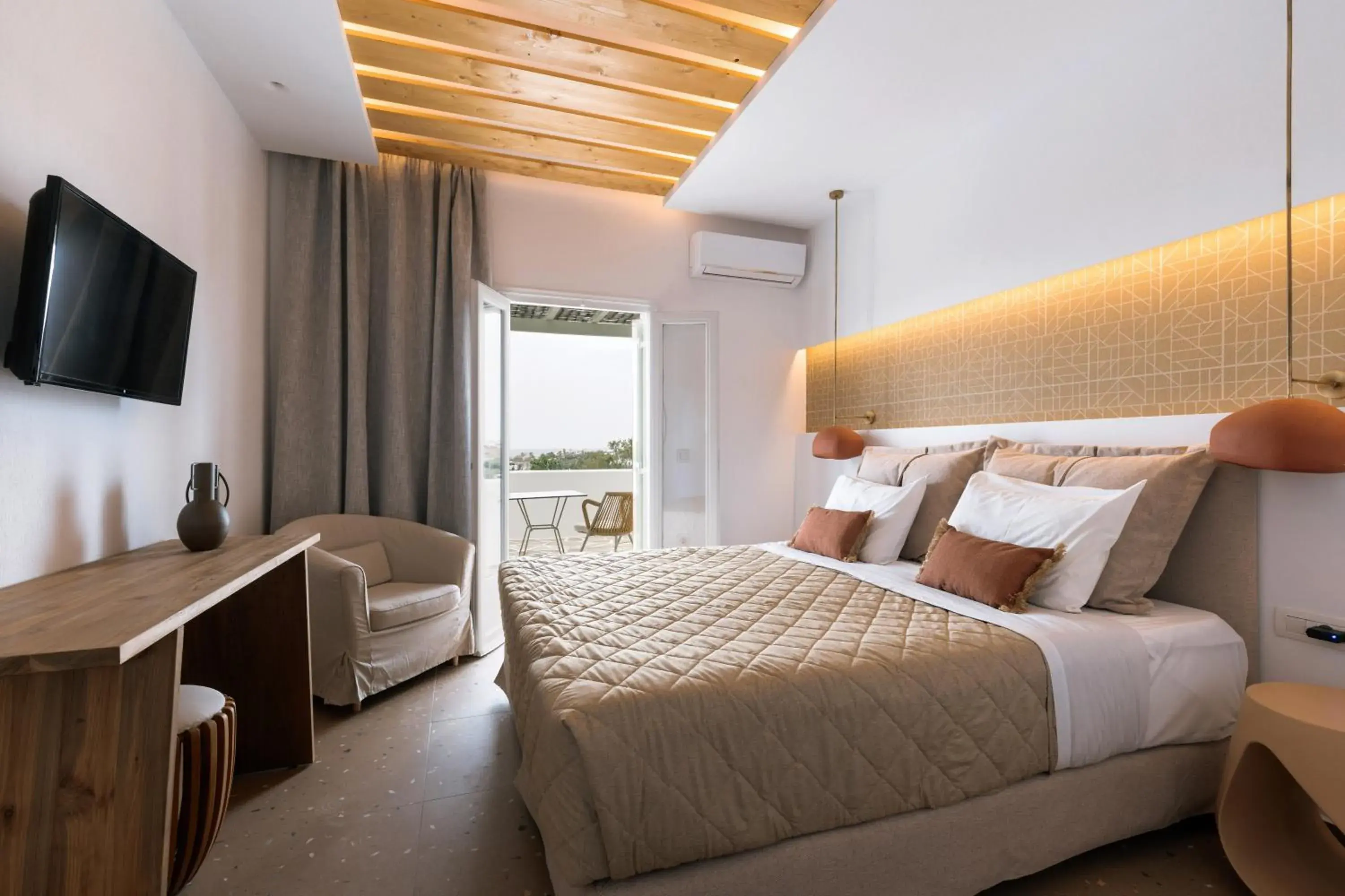 Premium Double Room with Sea View in Pnoi Hotel Premium Double Room with Sea View in Pnoi Hotel