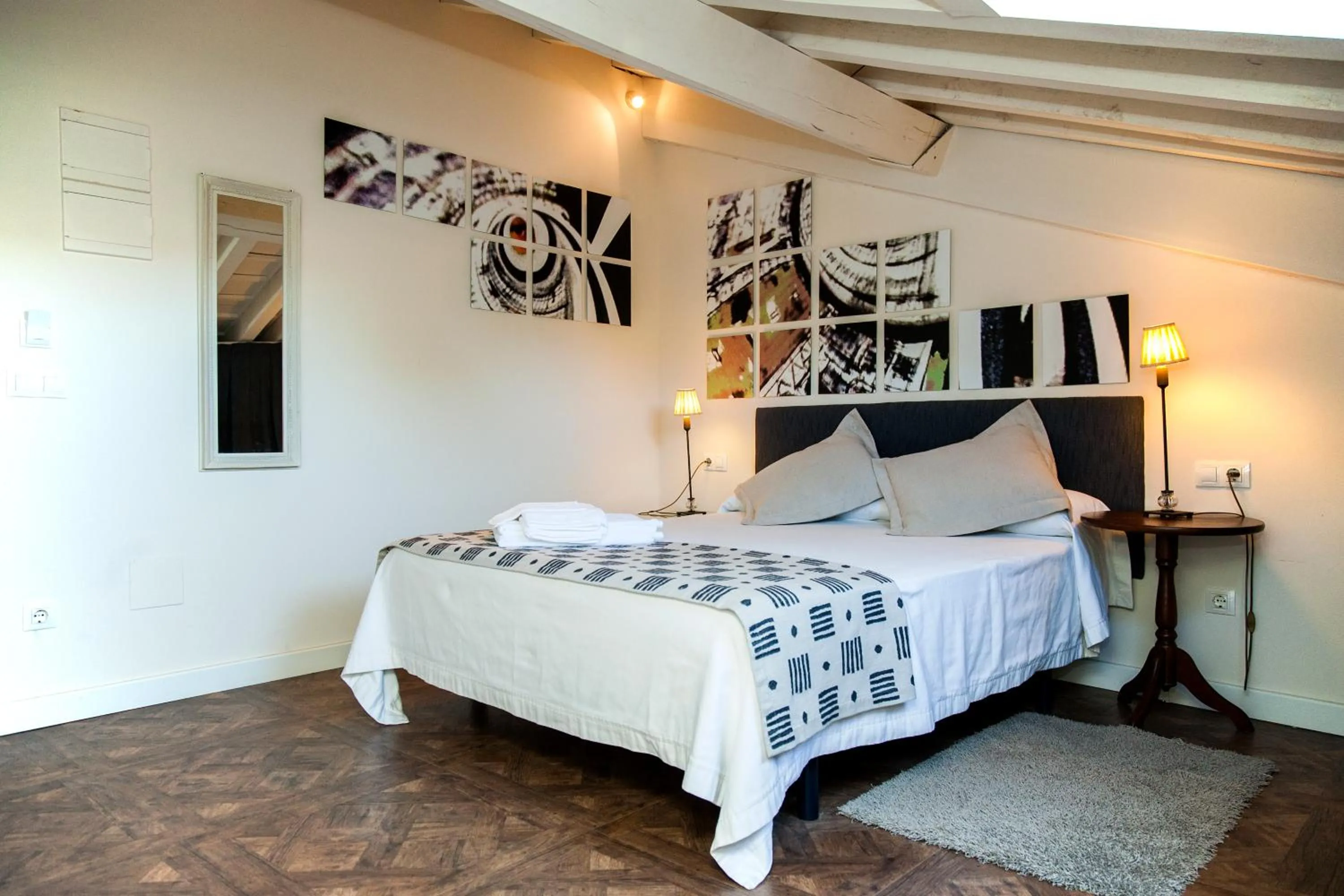 Bedroom, Bed in Abadía San Martín