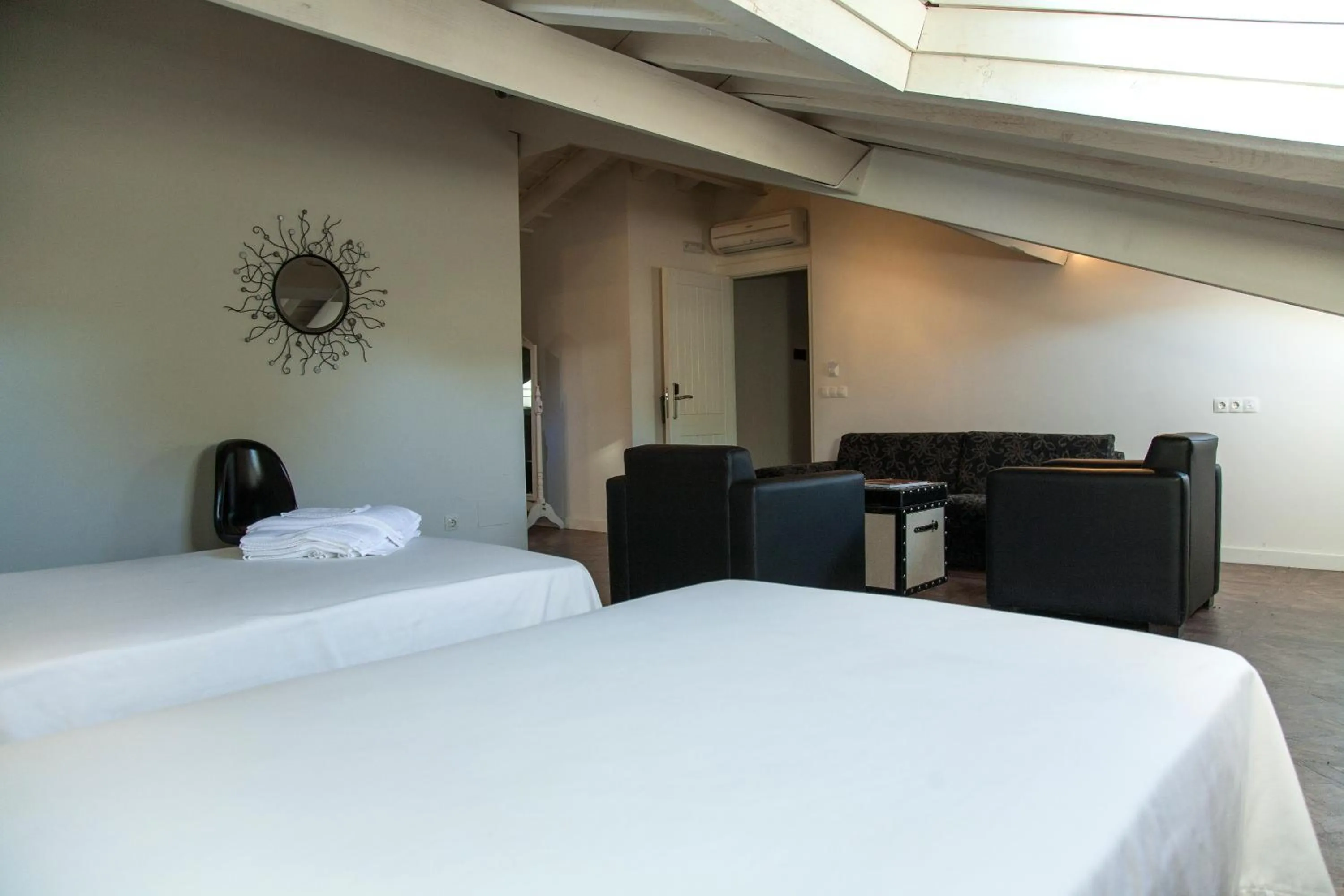 Bedroom, Bed in Abadía San Martín