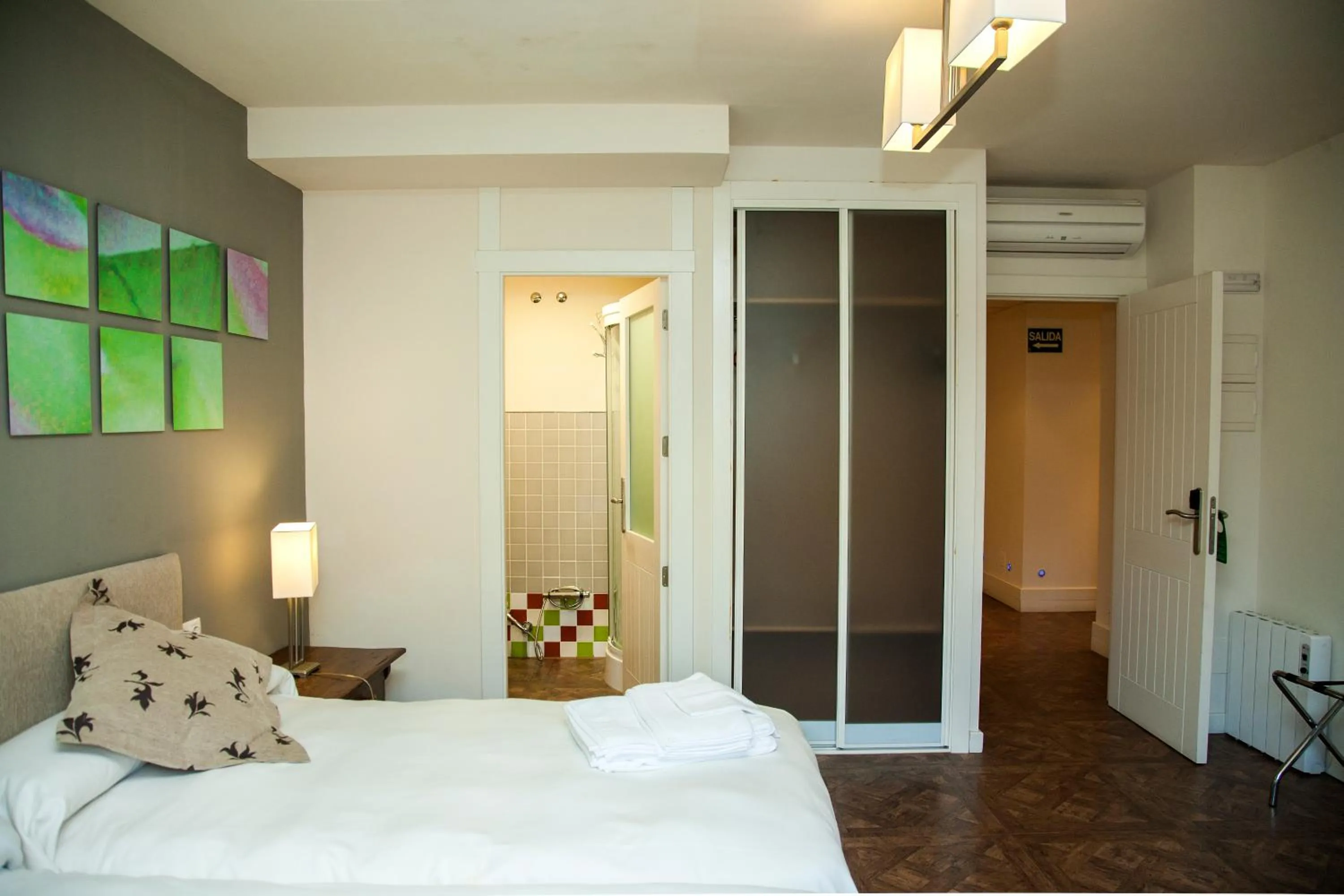 Bedroom, Bed in Abadía San Martín