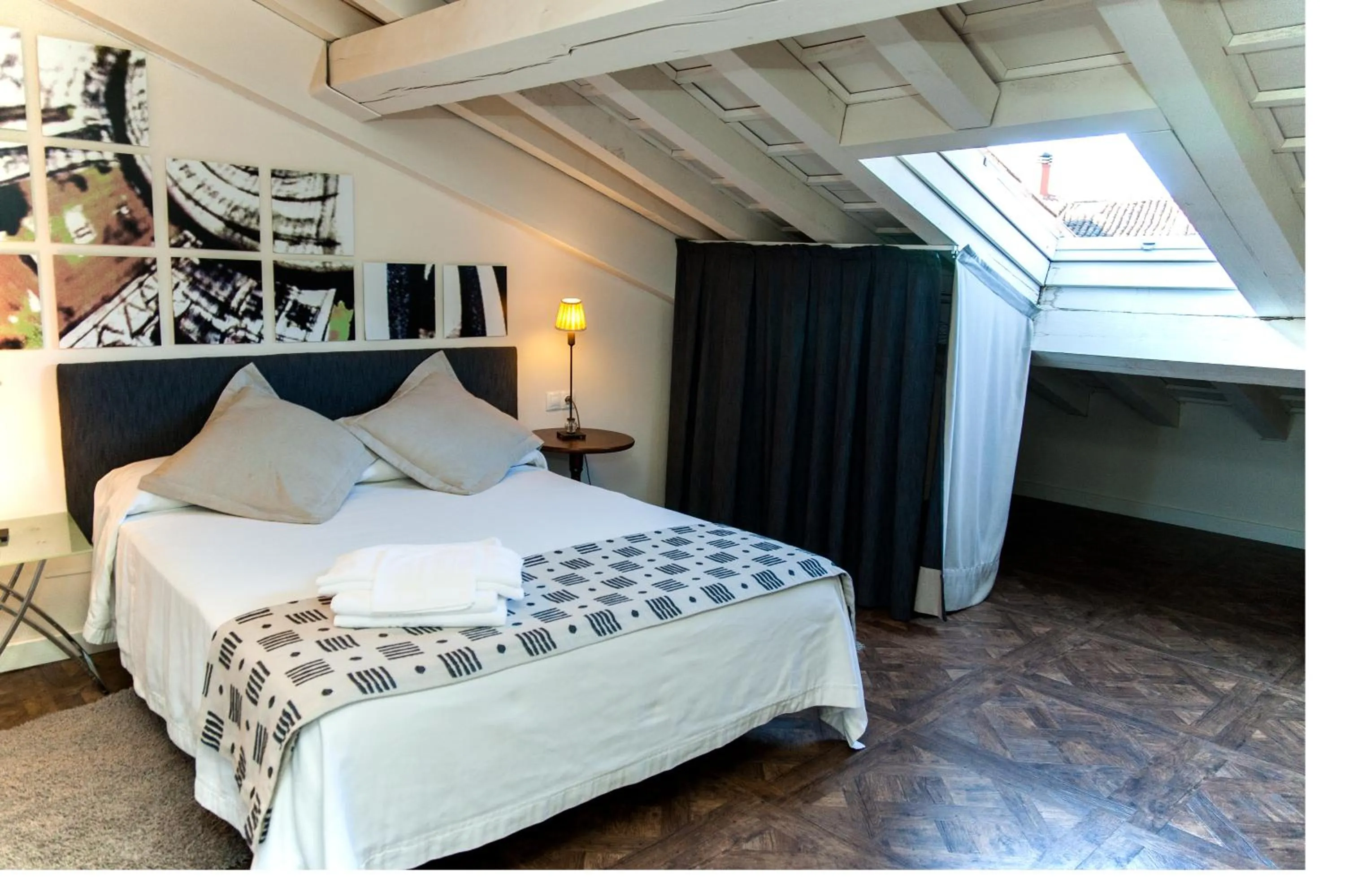 Bedroom, Bed in Abadía San Martín