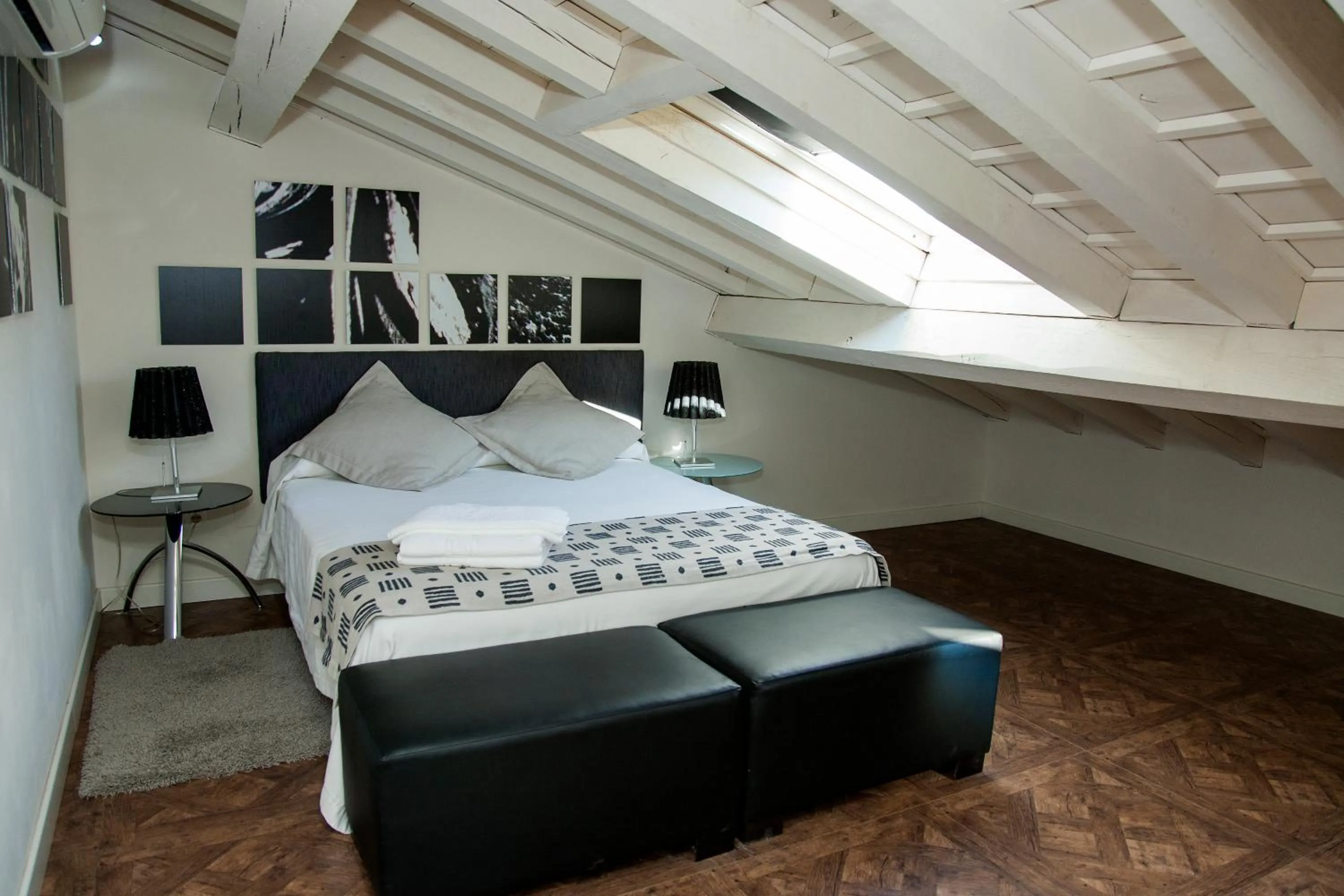 Bedroom, Bed in Abadía San Martín