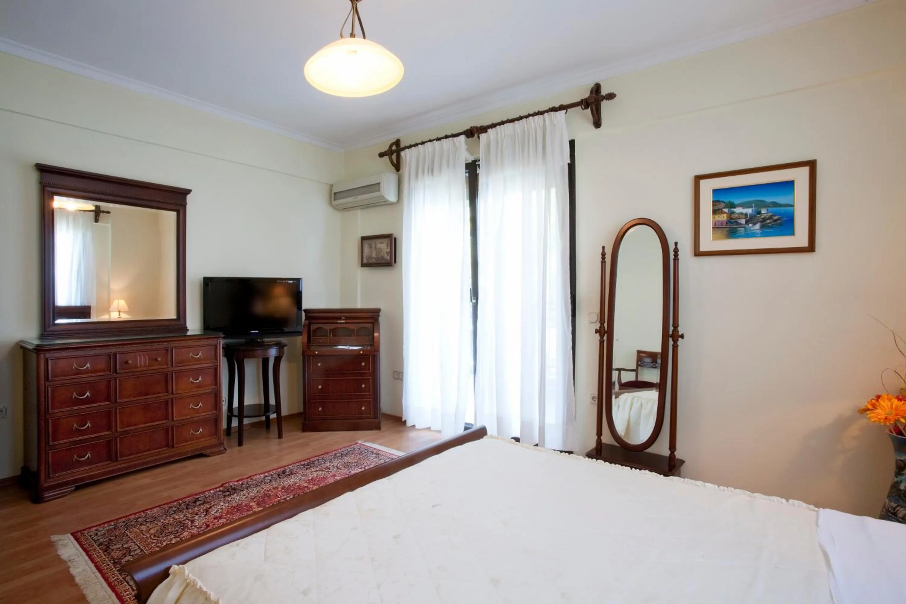 TV and multimedia, Bed in Kymata Hotel