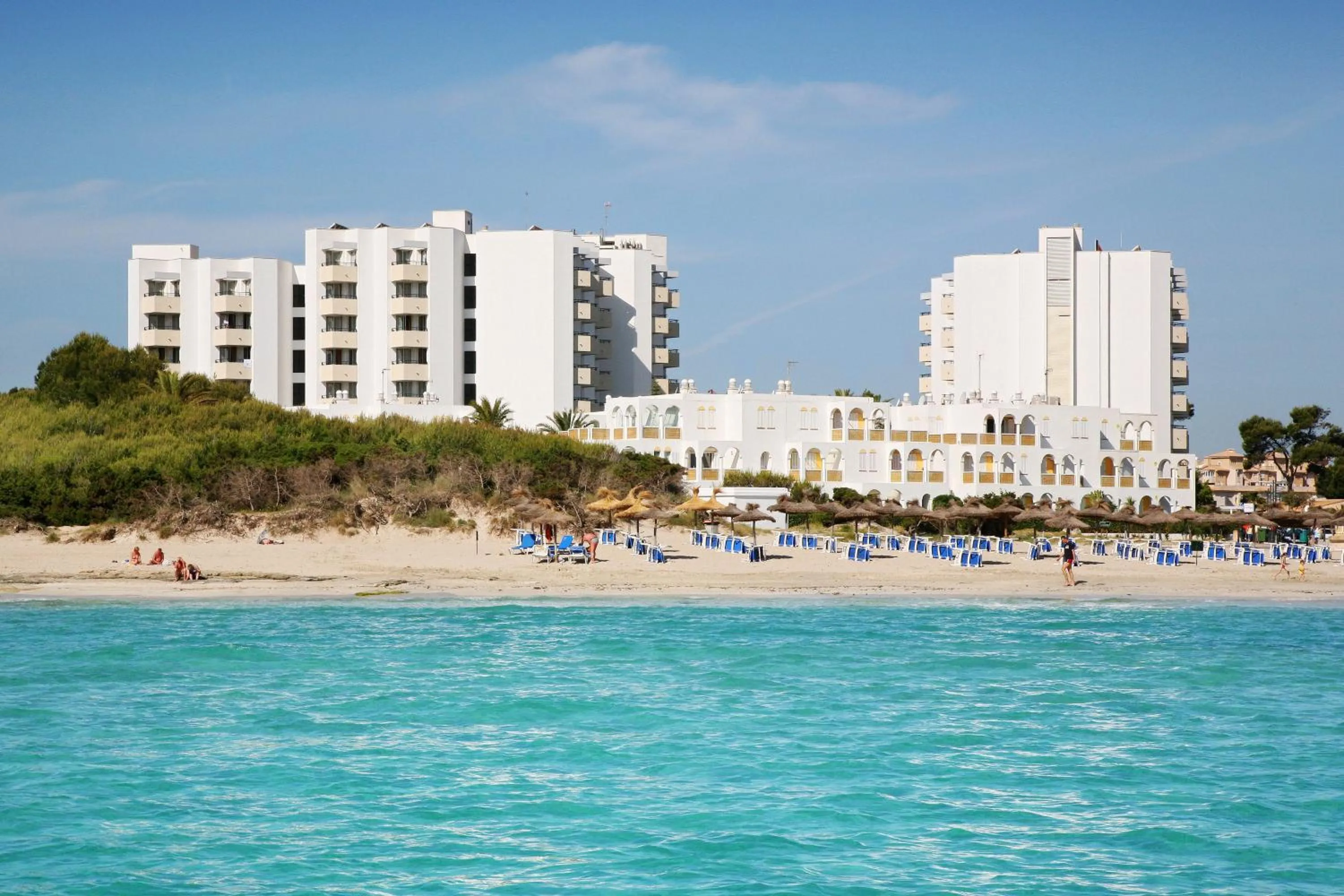 Property building in Hipotels Bahía Grande Aparthotel