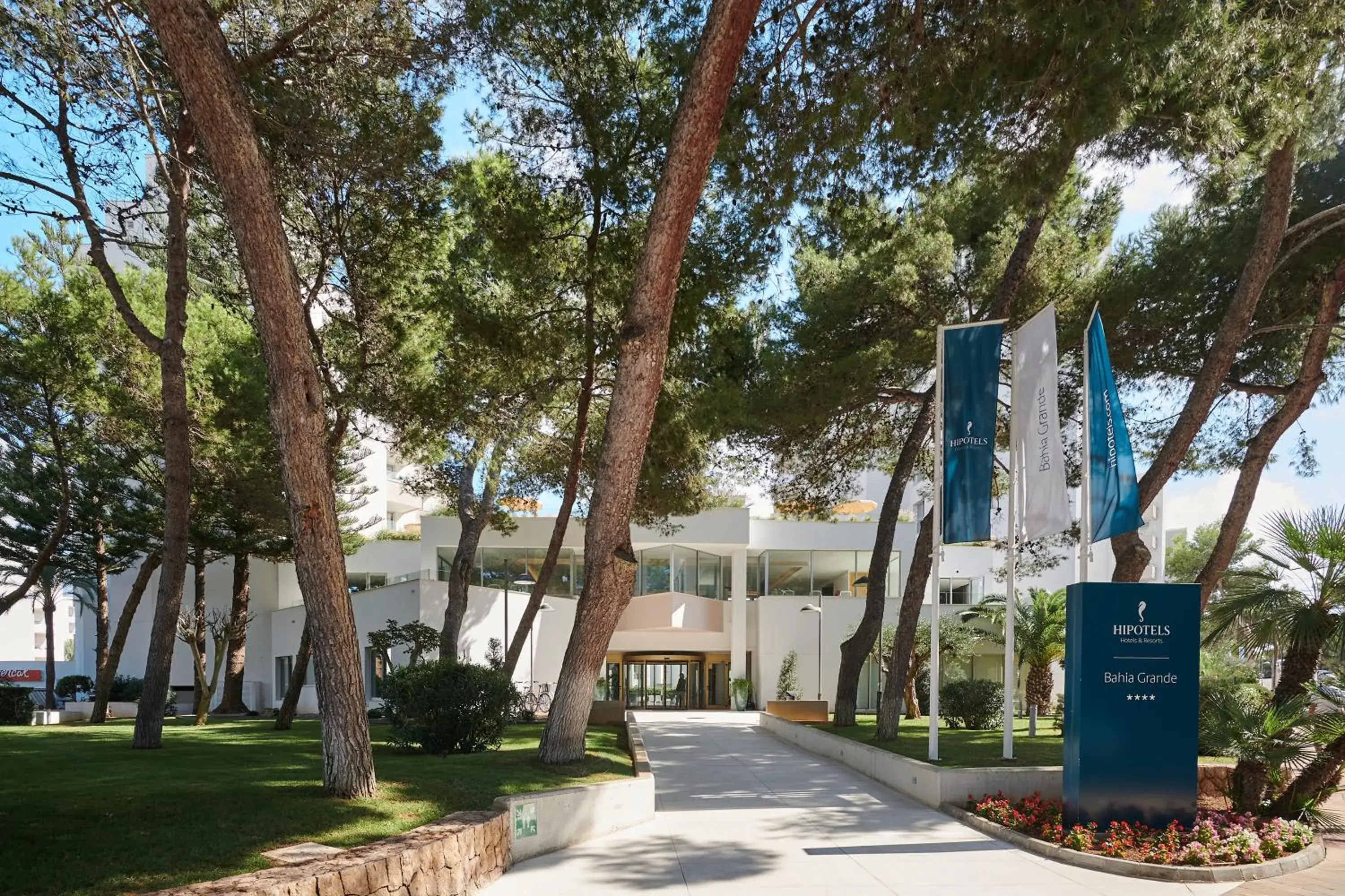 Property building in Hipotels Bahía Grande Aparthotel Property building in Hipotels Bahía Grande Aparthotel