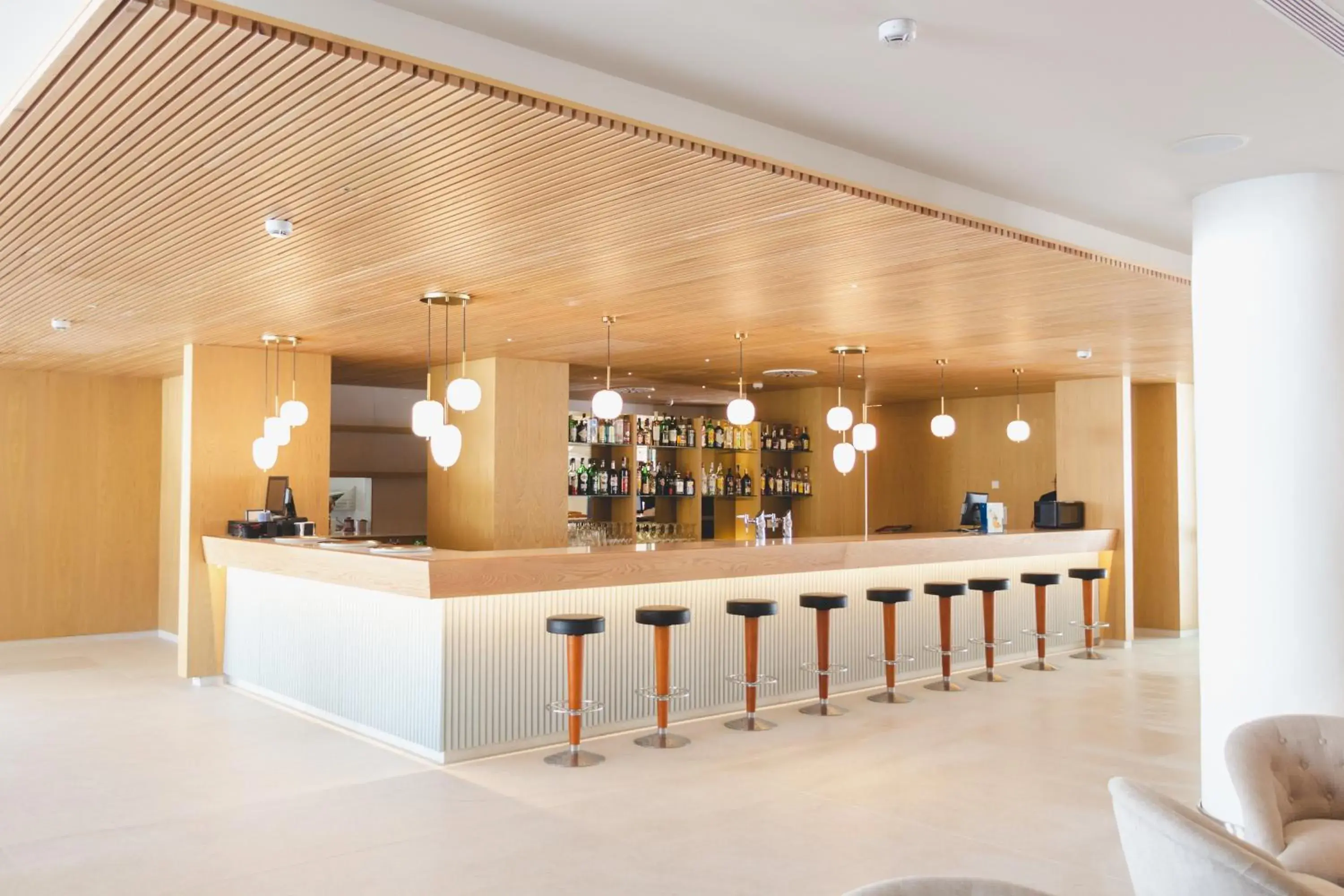 Lounge or bar in Hipotels Bahía Grande Aparthotel Lounge or bar in Hipotels Bahía Grande Aparthotel