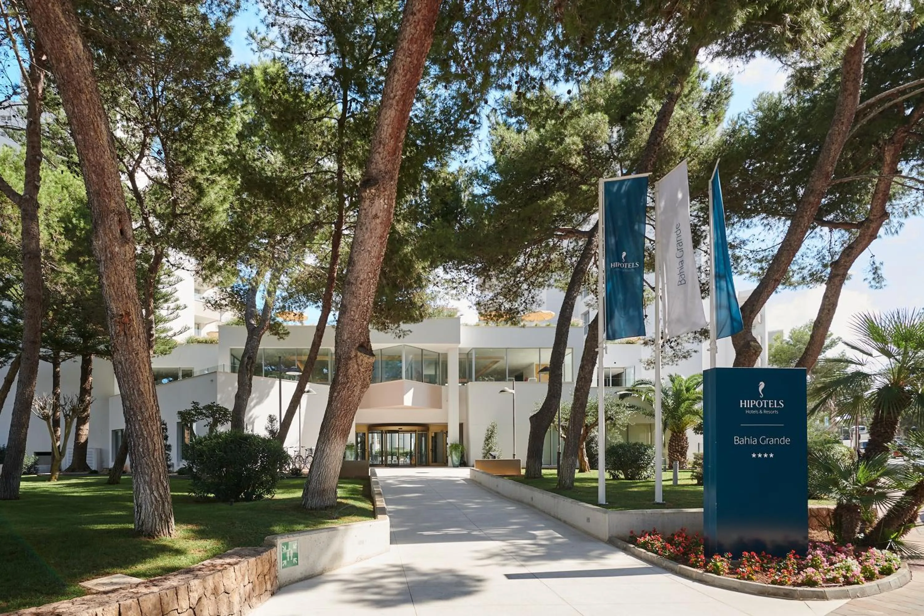 Property building in Hipotels Bahía Grande Aparthotel