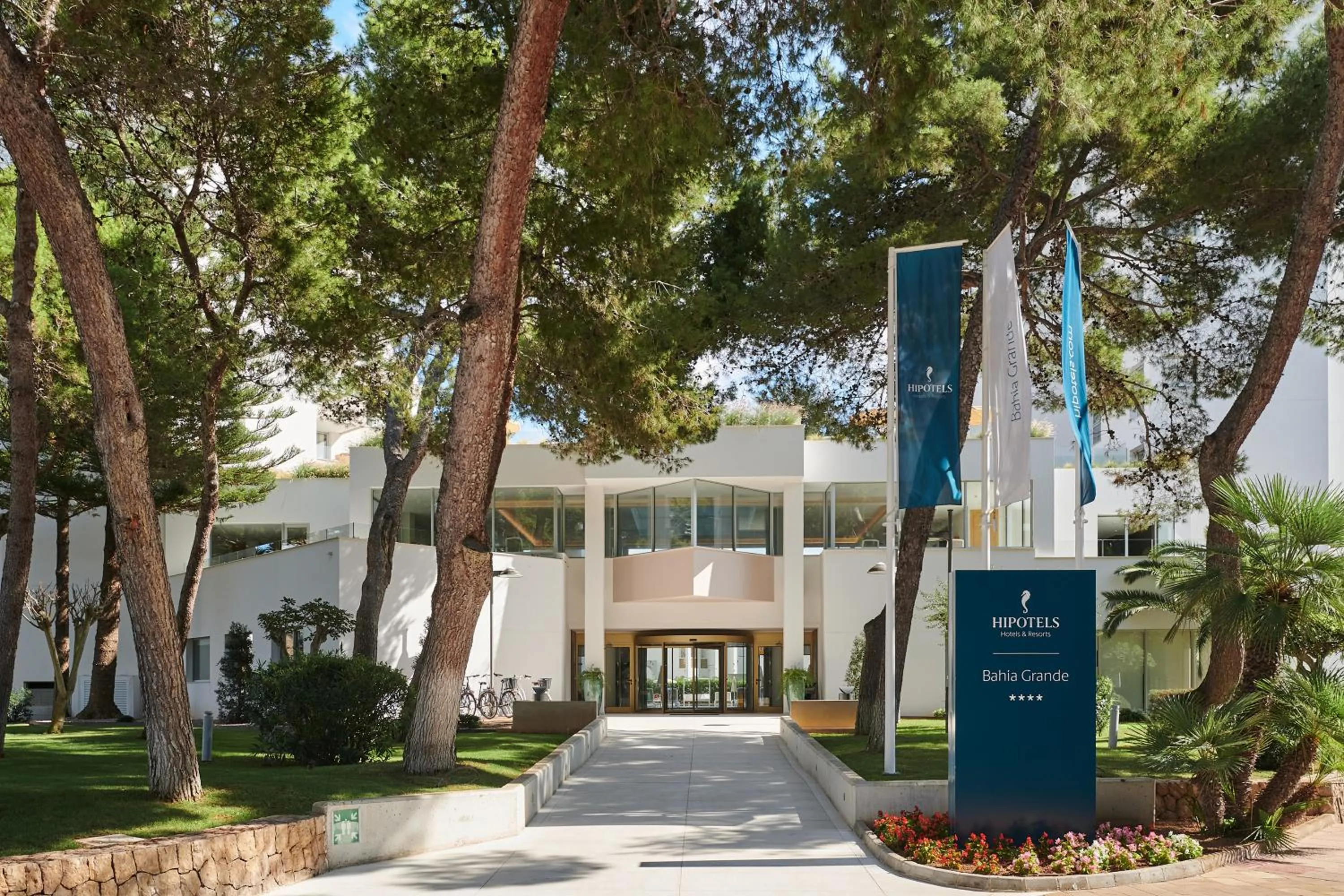 Property building in Hipotels Bahía Grande Aparthotel