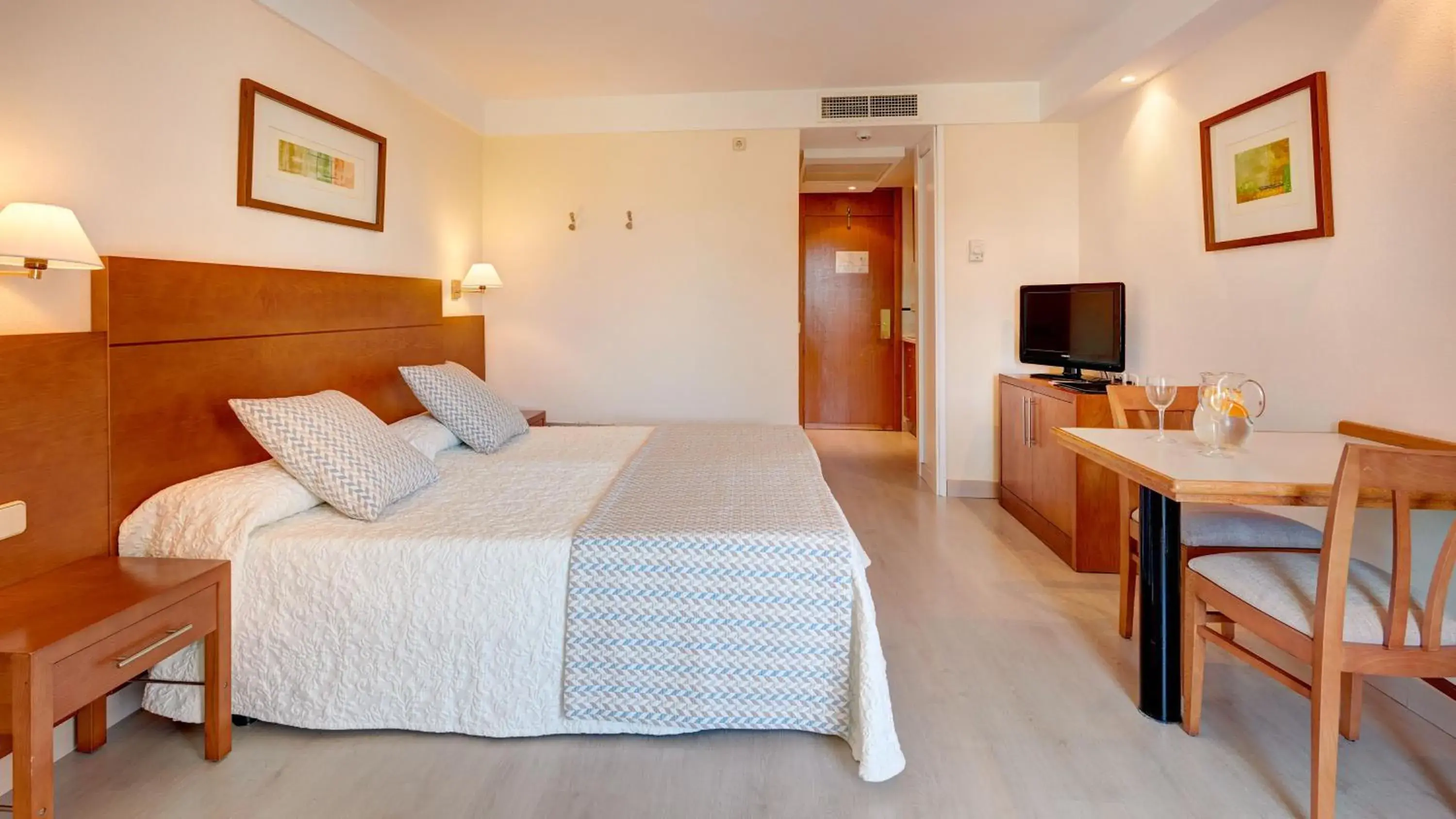 Bed in Hipotels Bahía Grande Aparthotel Bed in Hipotels Bahía Grande Aparthotel